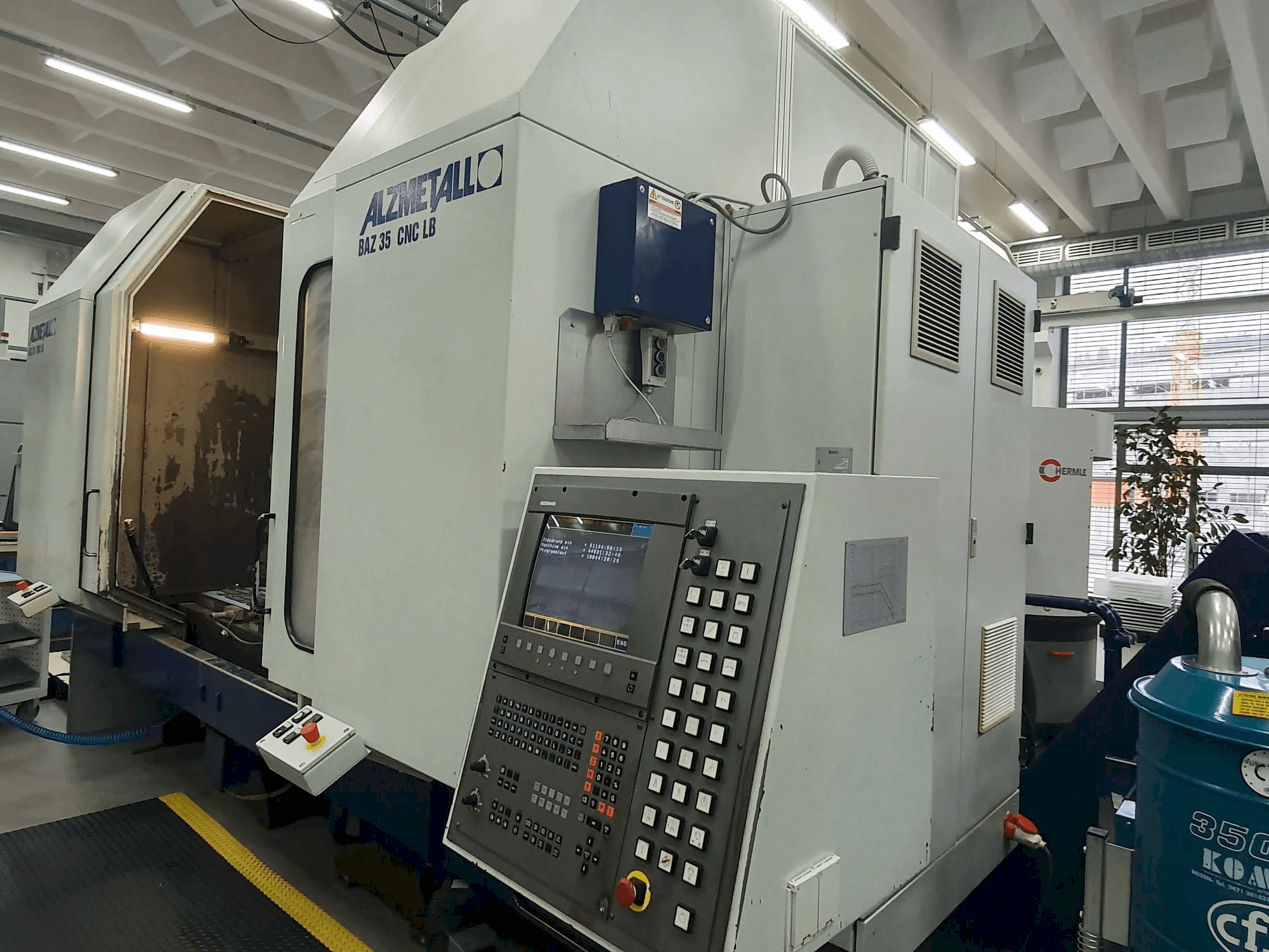 Frontansicht der Alzmetall BAZ35LB Maschine