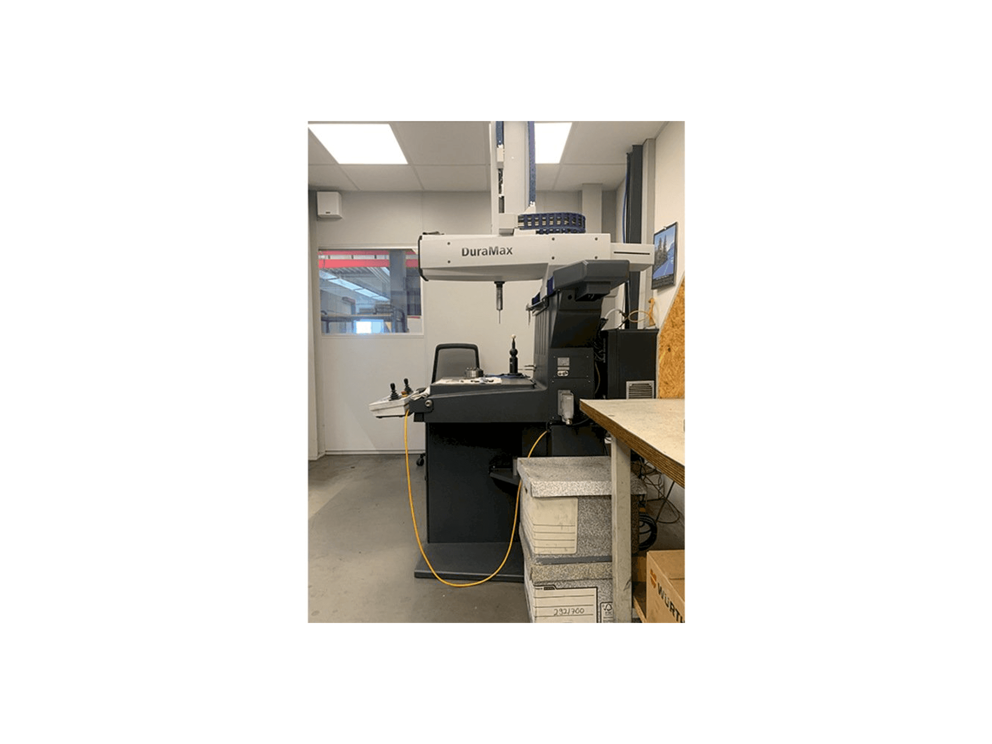 Frontansicht der ZEISS Duramax 3-D Maschine