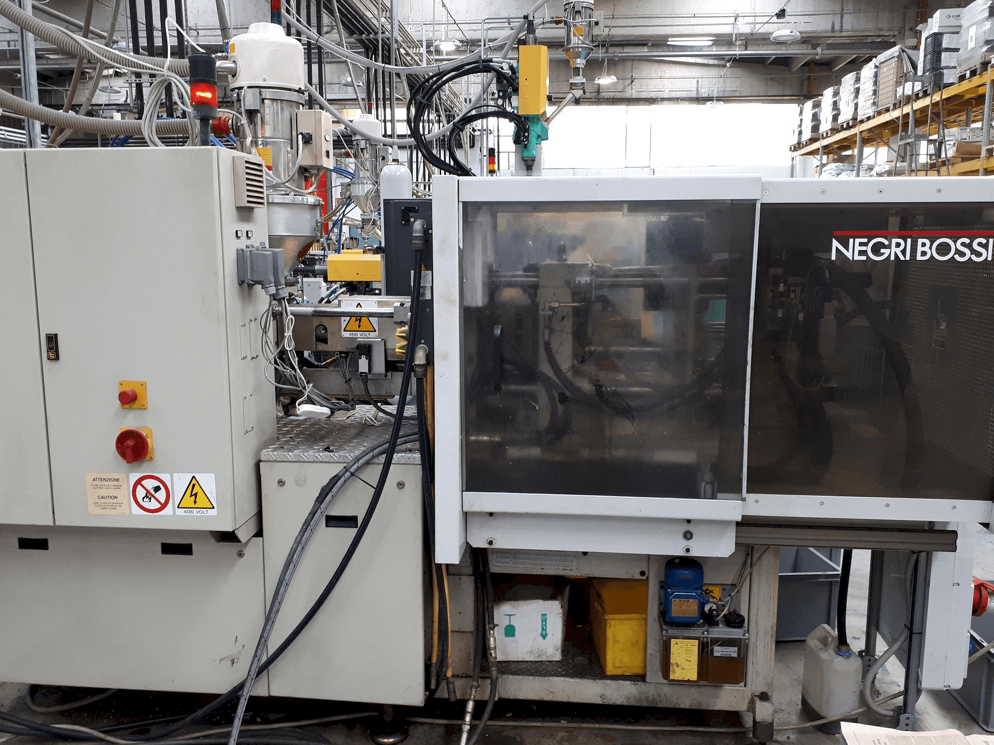Frontansicht der Negri Bossi V 40-150 Maschine