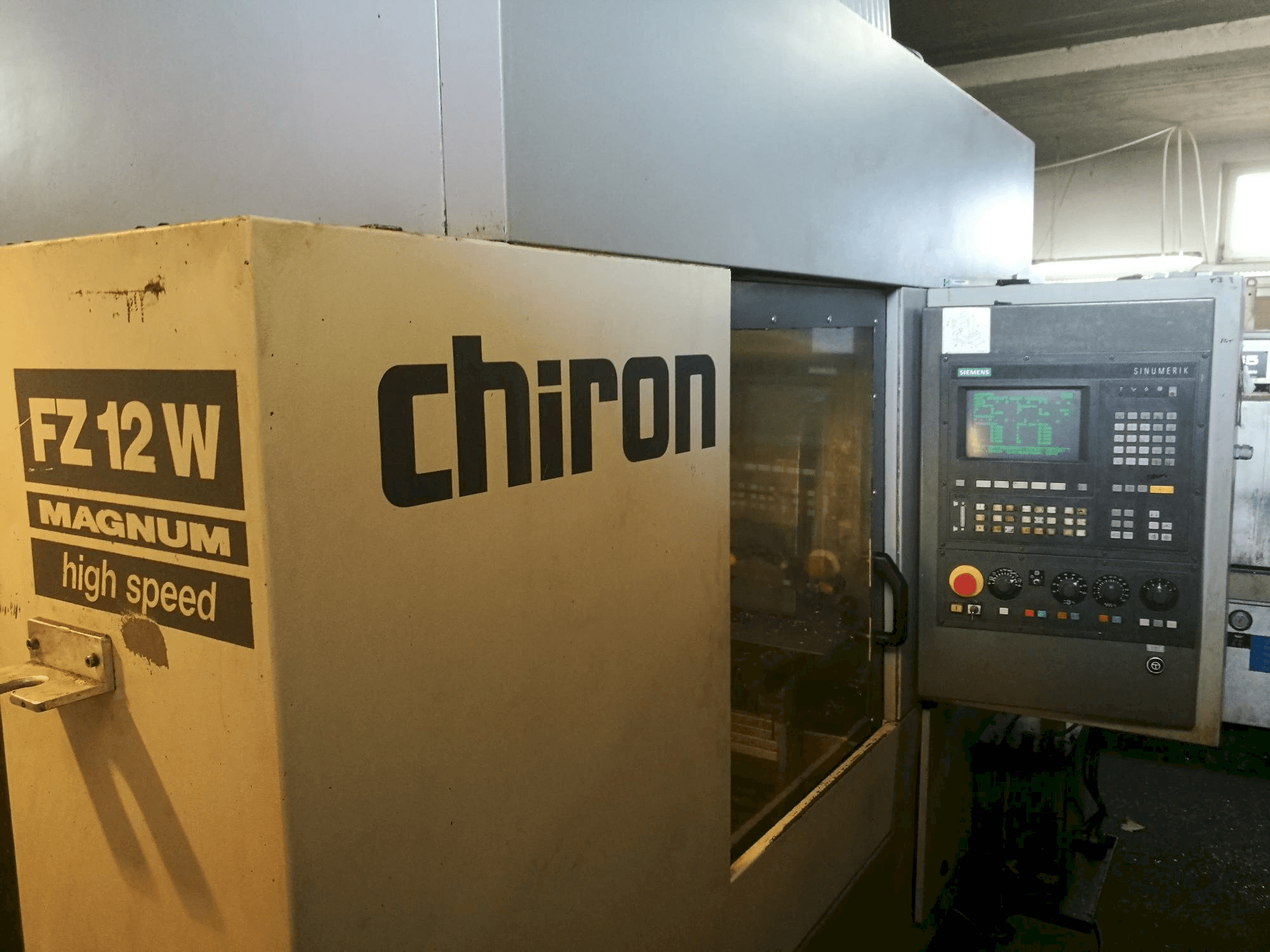 Frontansicht der CHIRON FZ 12 W Magnum Maschine