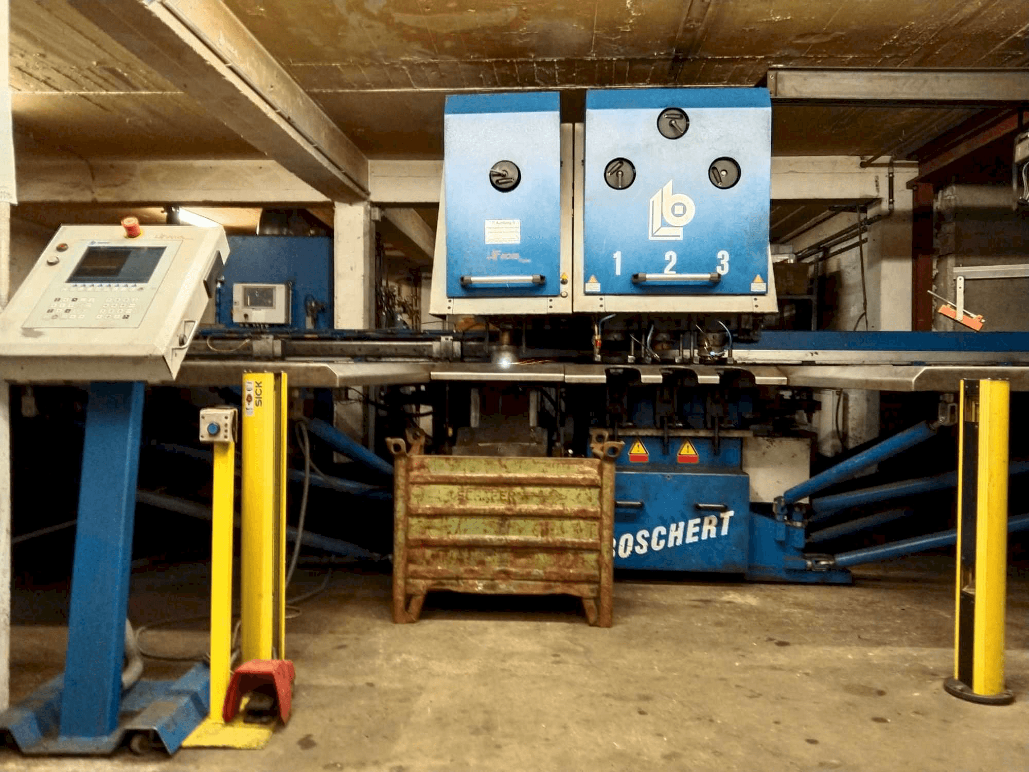 Frontansicht der Boschert Tri Combicut plasma Maschine