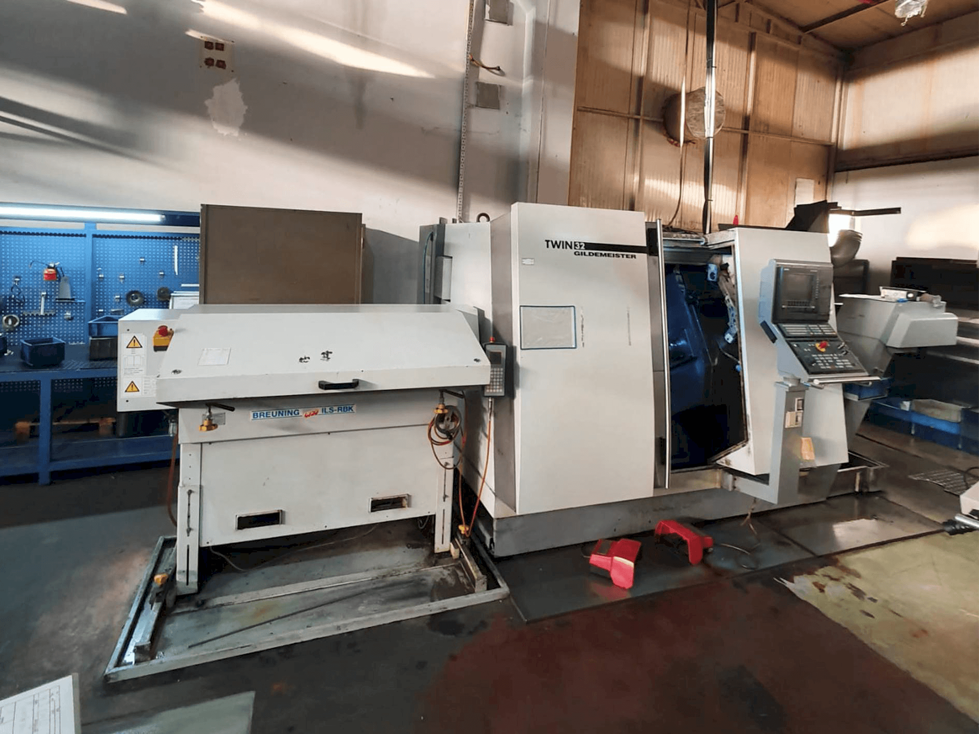 Frontansicht der Gildemeister TWIN 32 Maschine