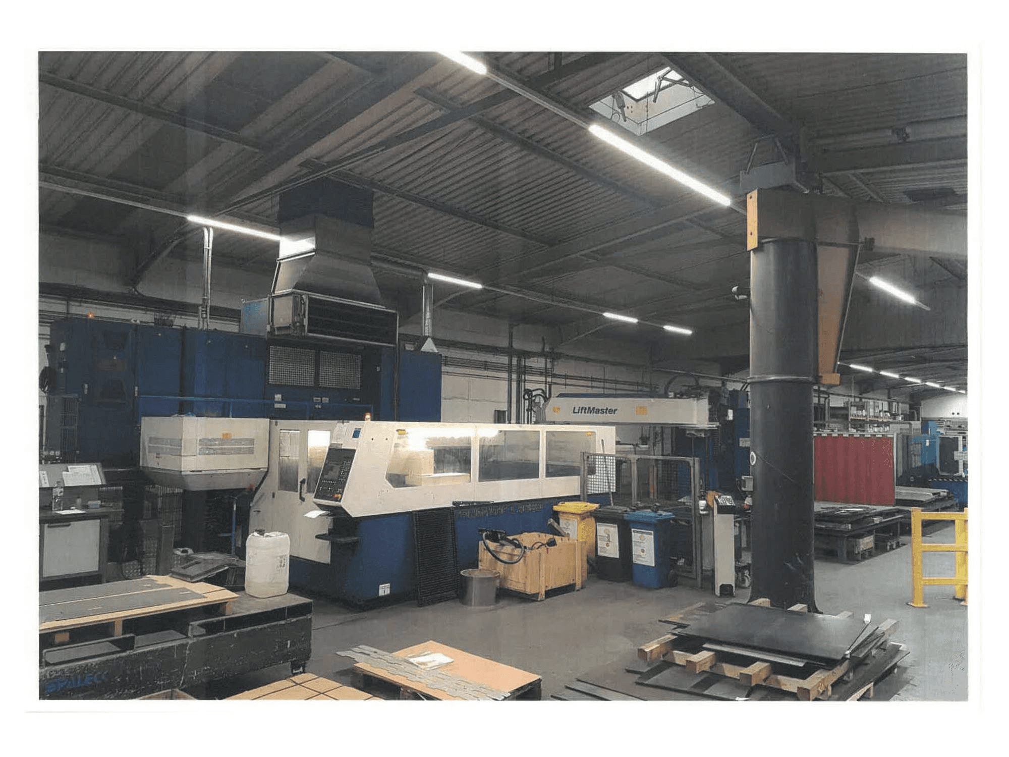 Frontansicht der TRUMPF Laser 30/30 Maschine