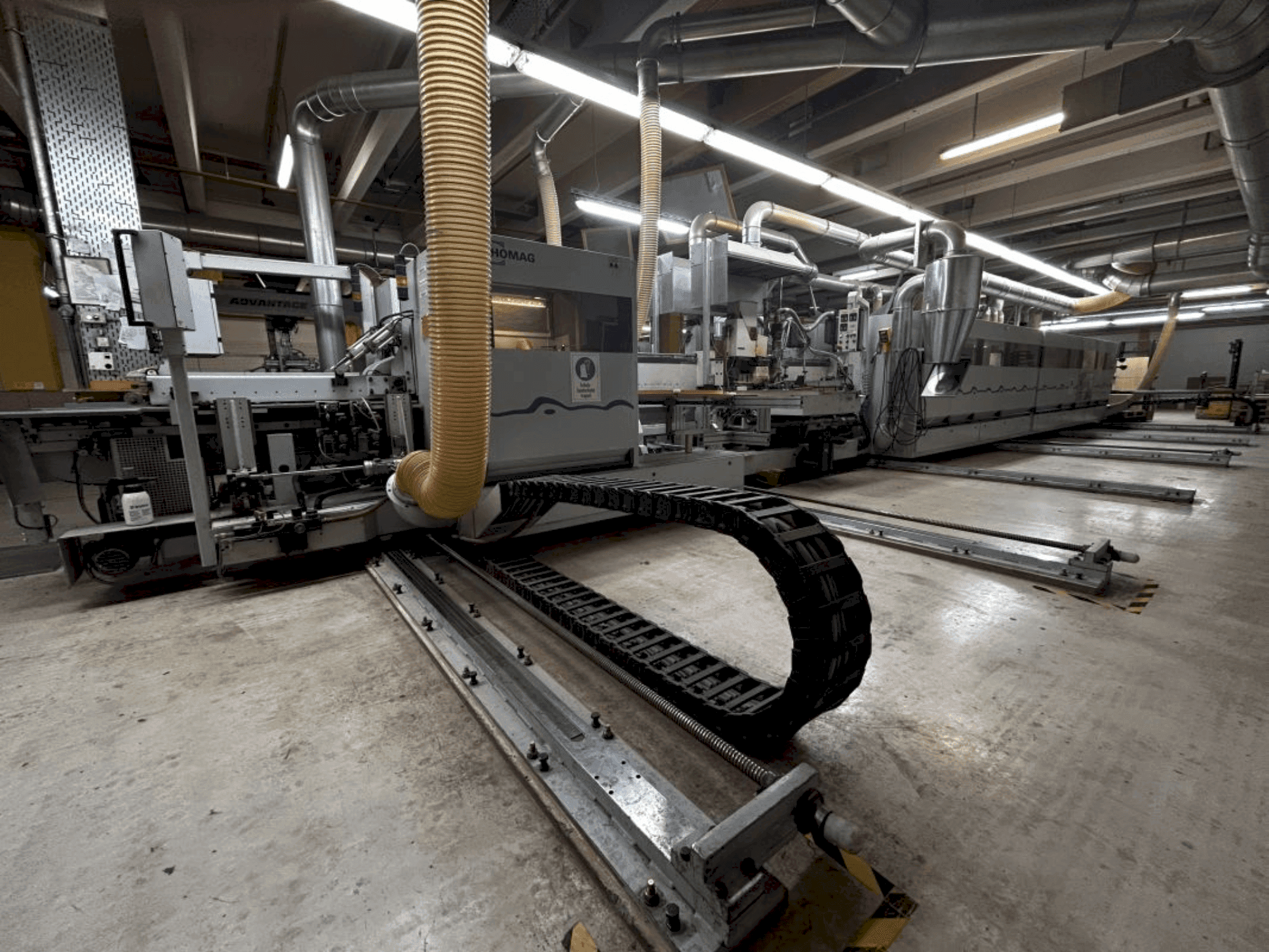 Frontansicht der HOMAG WEEKE PROFI KFL20/29/QA/25 Maschine