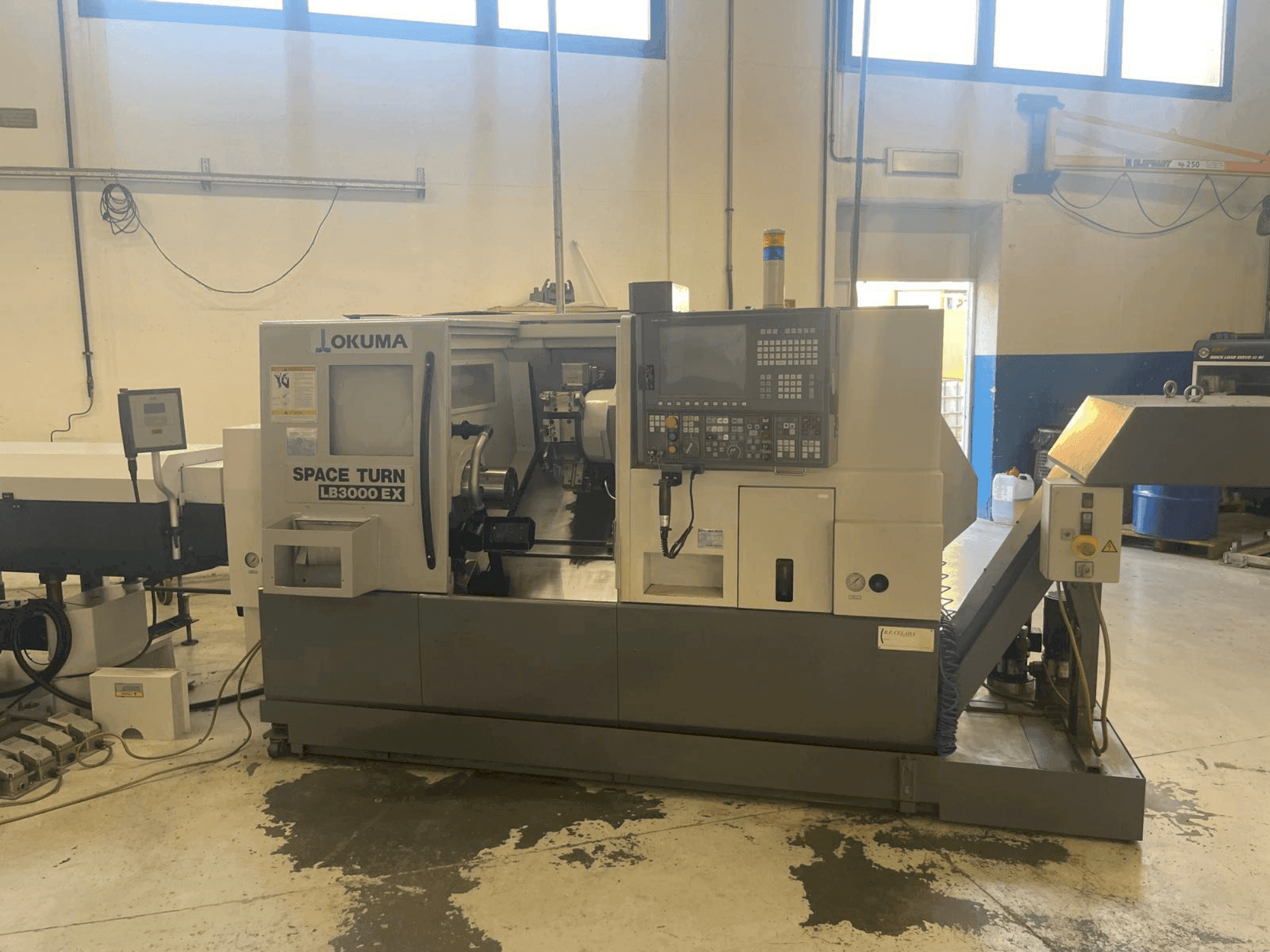 Frontansicht der Okuma SPACE TURN LB 3000 EX Maschine