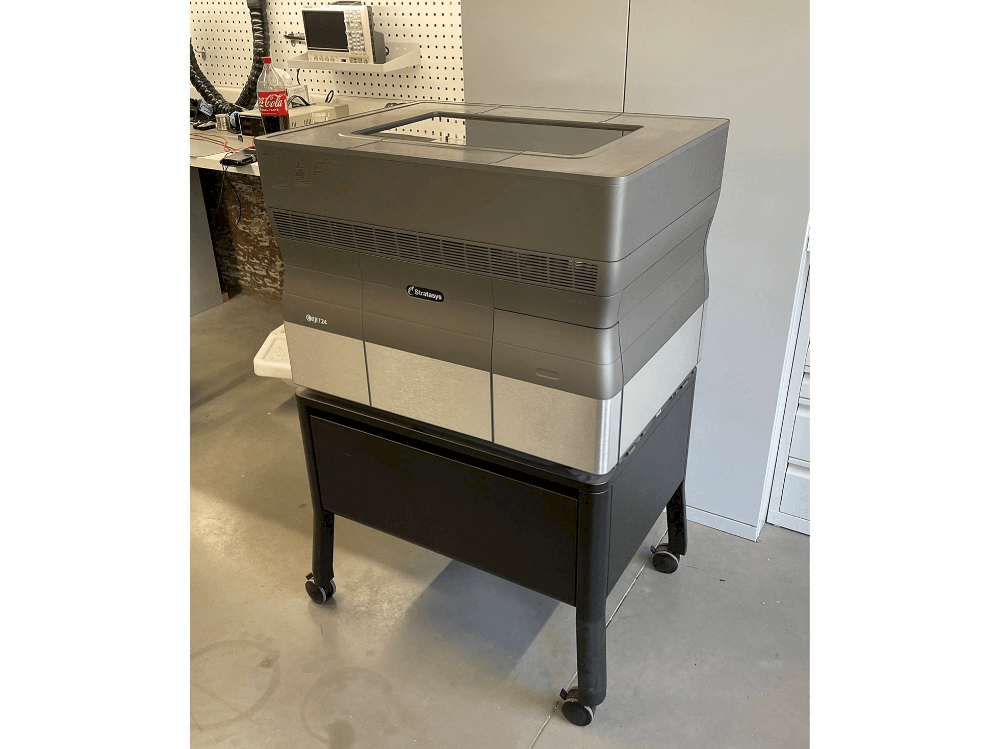 Frontansicht der Stratasys Objet24 Maschine