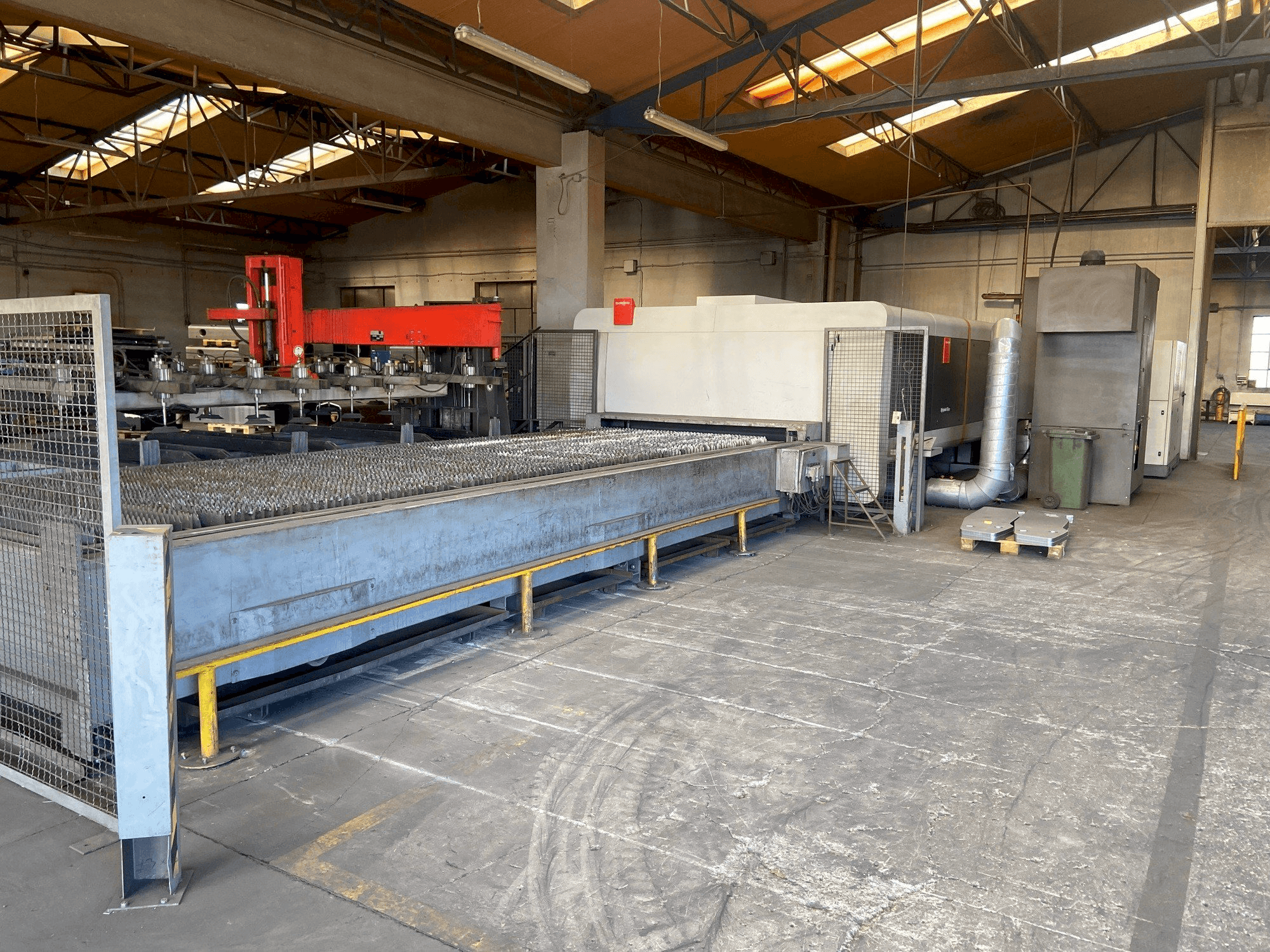 Frontansicht der Bystronic BySprint Fiber 6520 Maschine