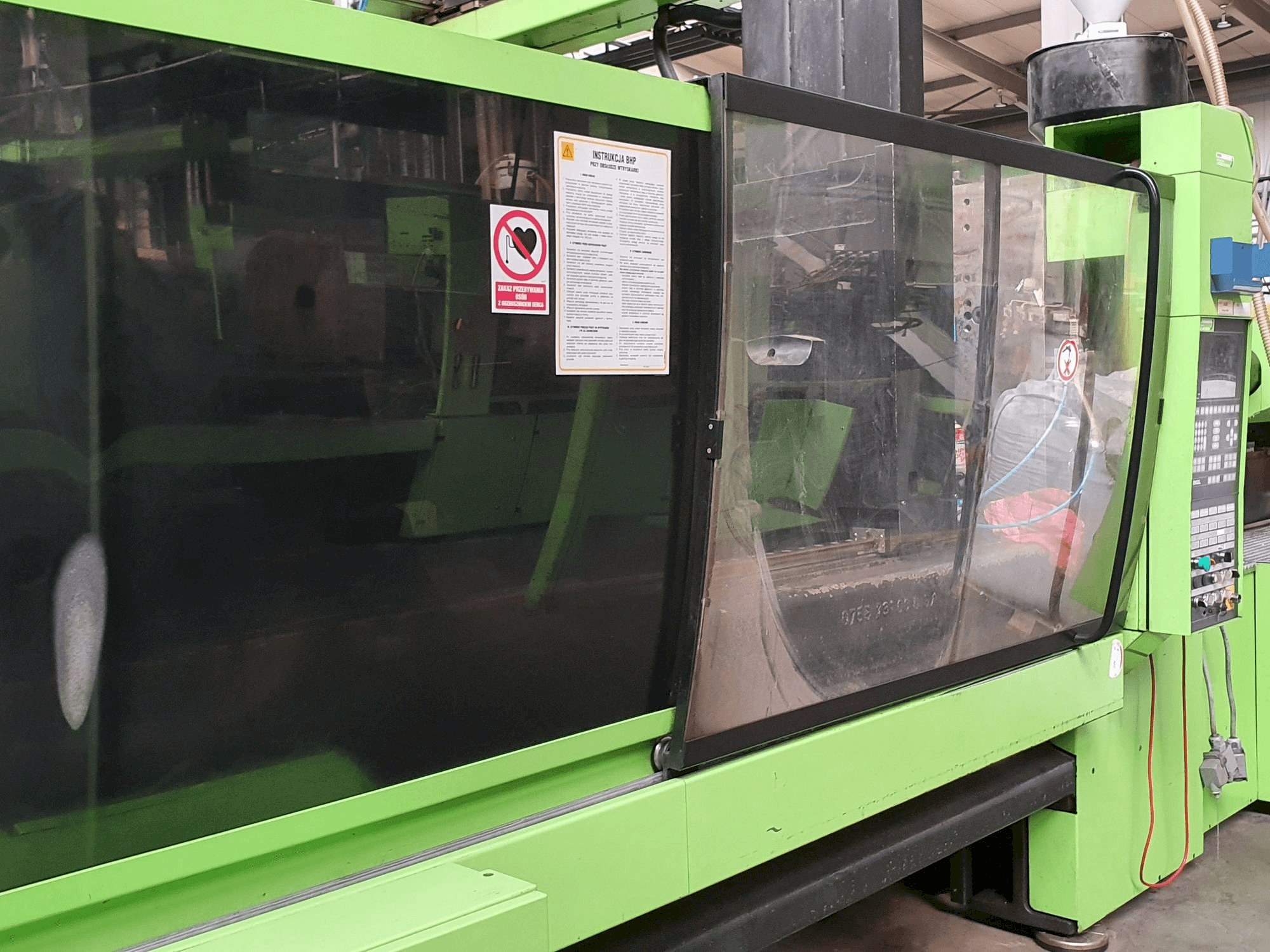 Frontansicht der ENGEL 400 ES2550/400 HL Maschine