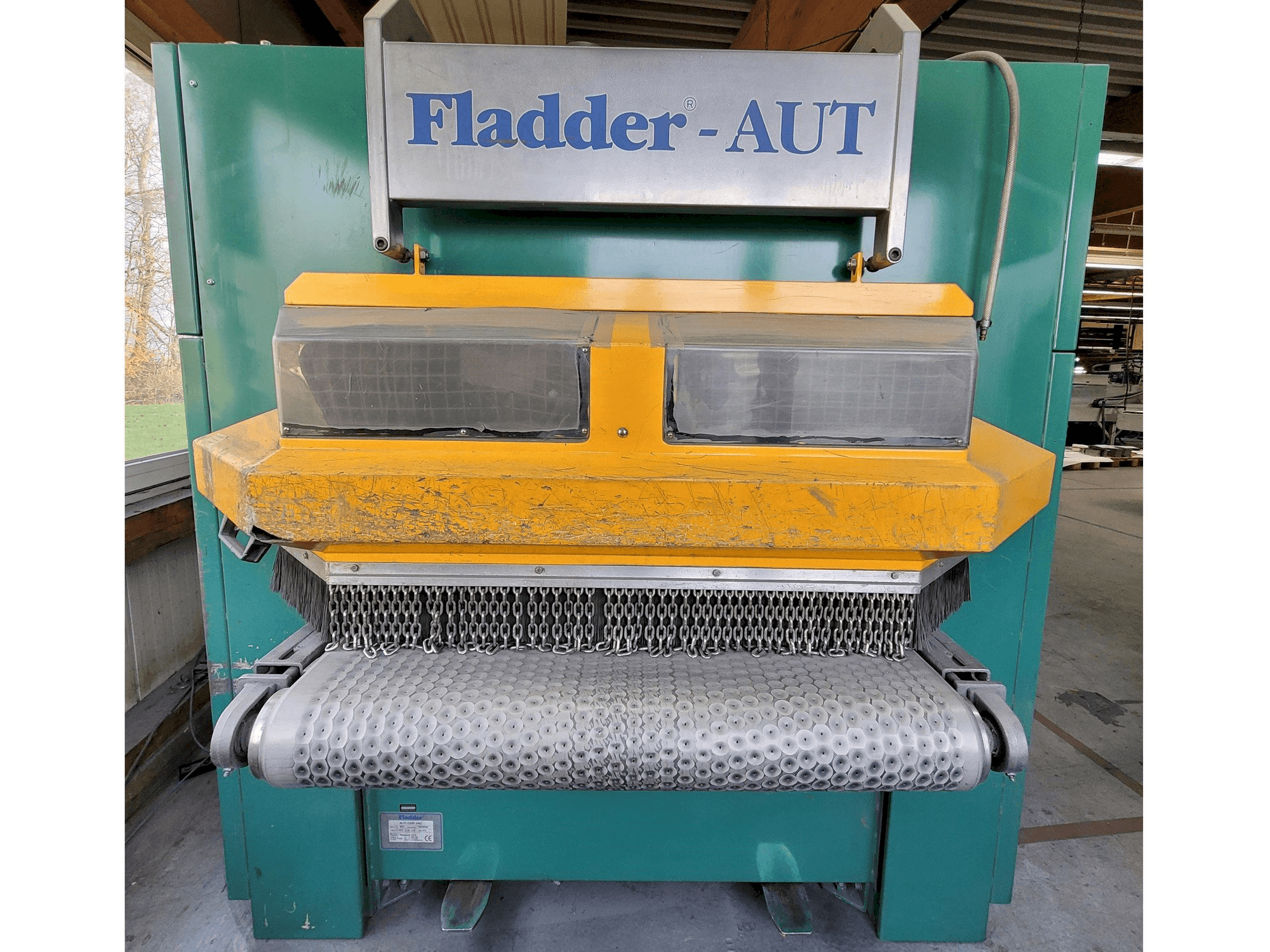 Frontansicht der Fladder AUT-1000 VAC Maschine