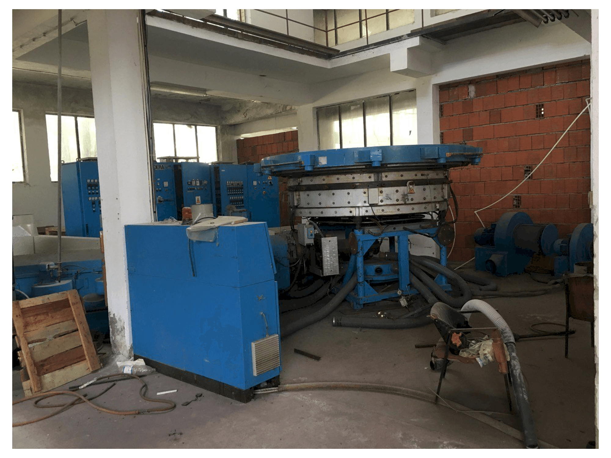 Frontansicht der BANDERA Blow Film Extruder Maschine