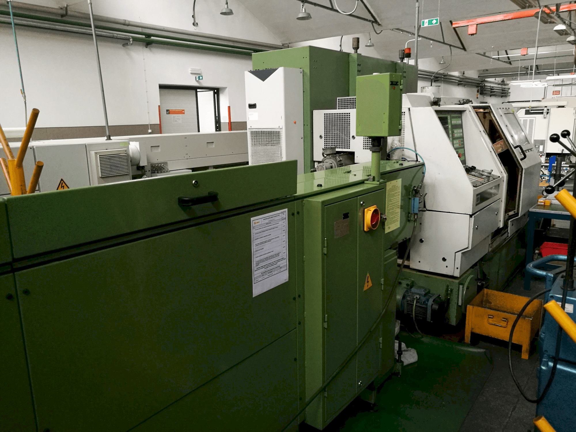 Frontansicht der TRAUB TNS 30/42 D Maschine