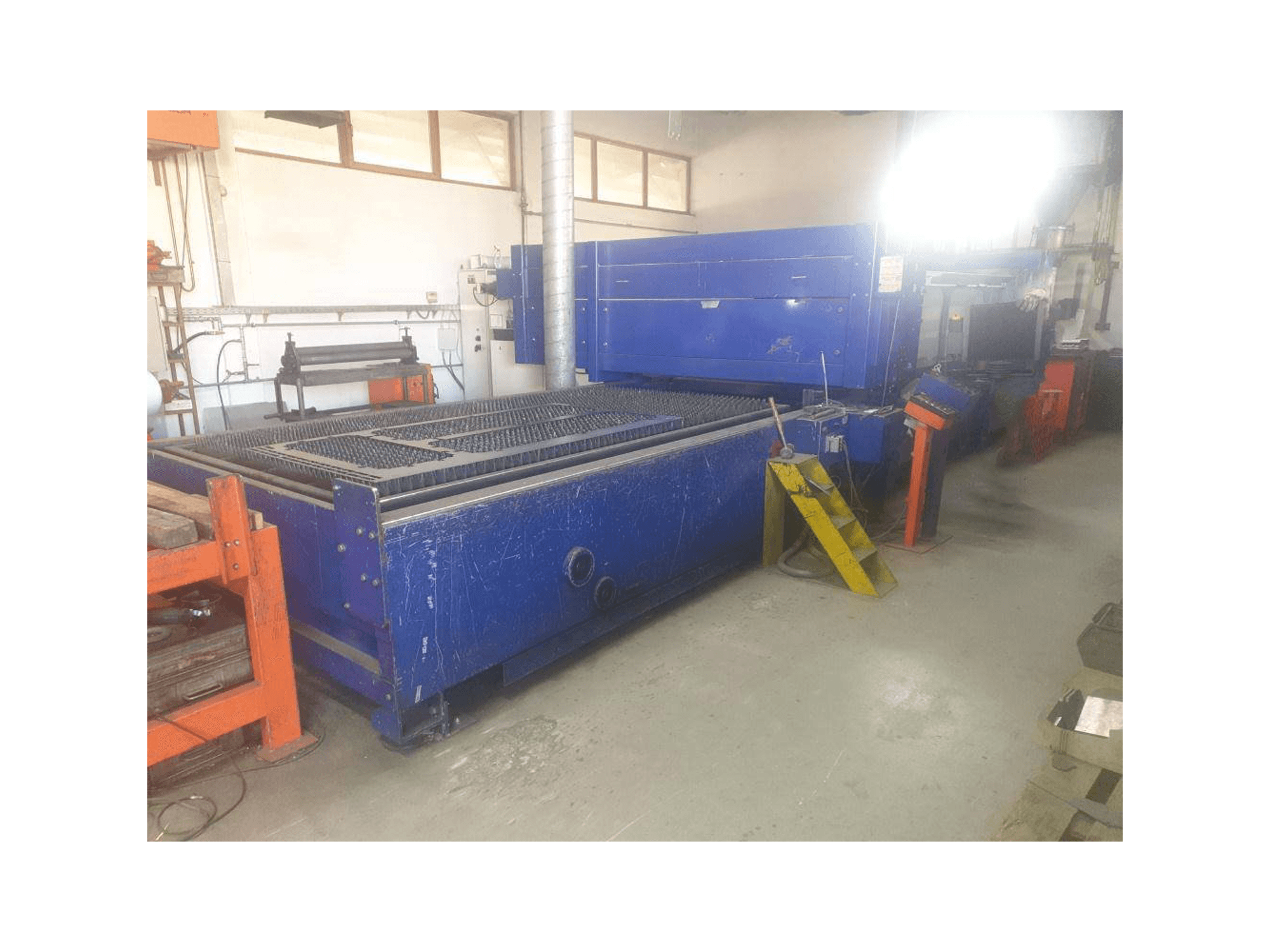 Frontansicht der Bystronic ByStar 3015 Maschine