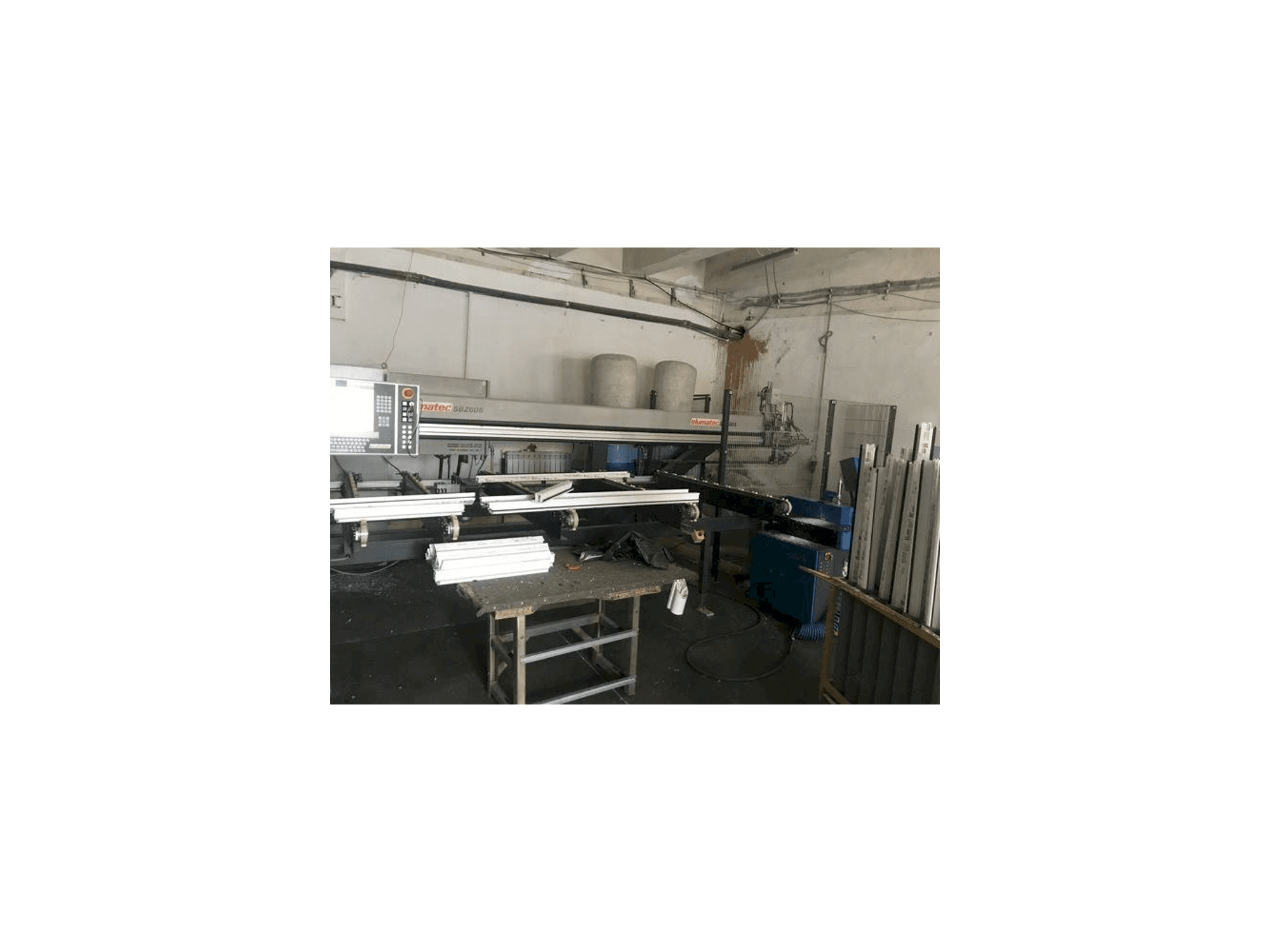 Frontansicht der Elumatec SBZ 608 Maschine