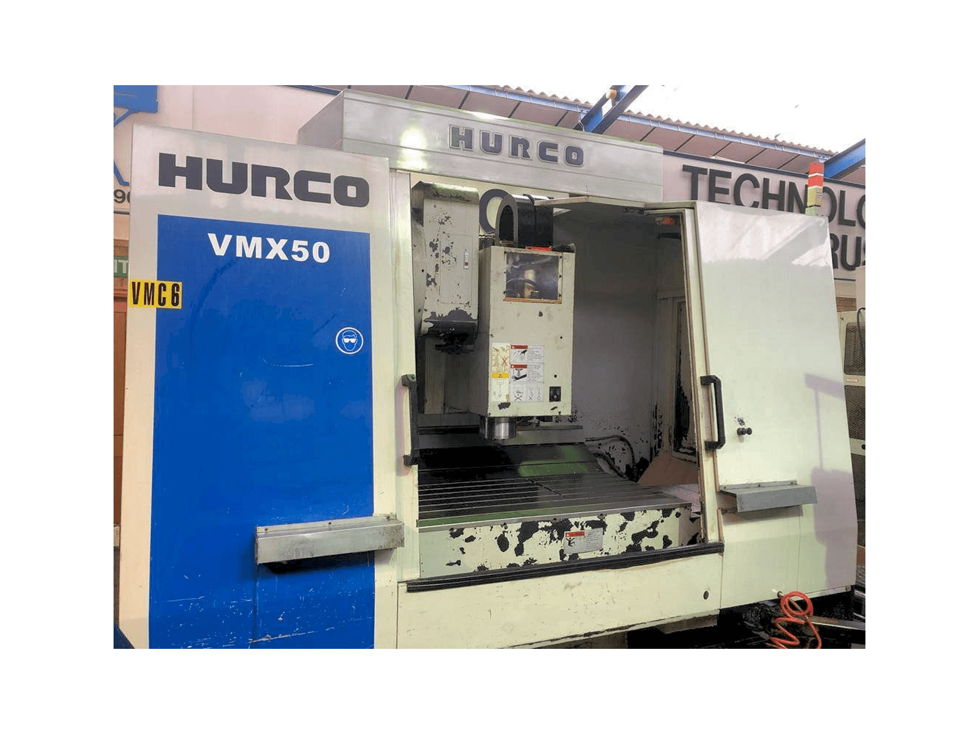 Frontansicht der Hurco VMX 50/40T Maschine