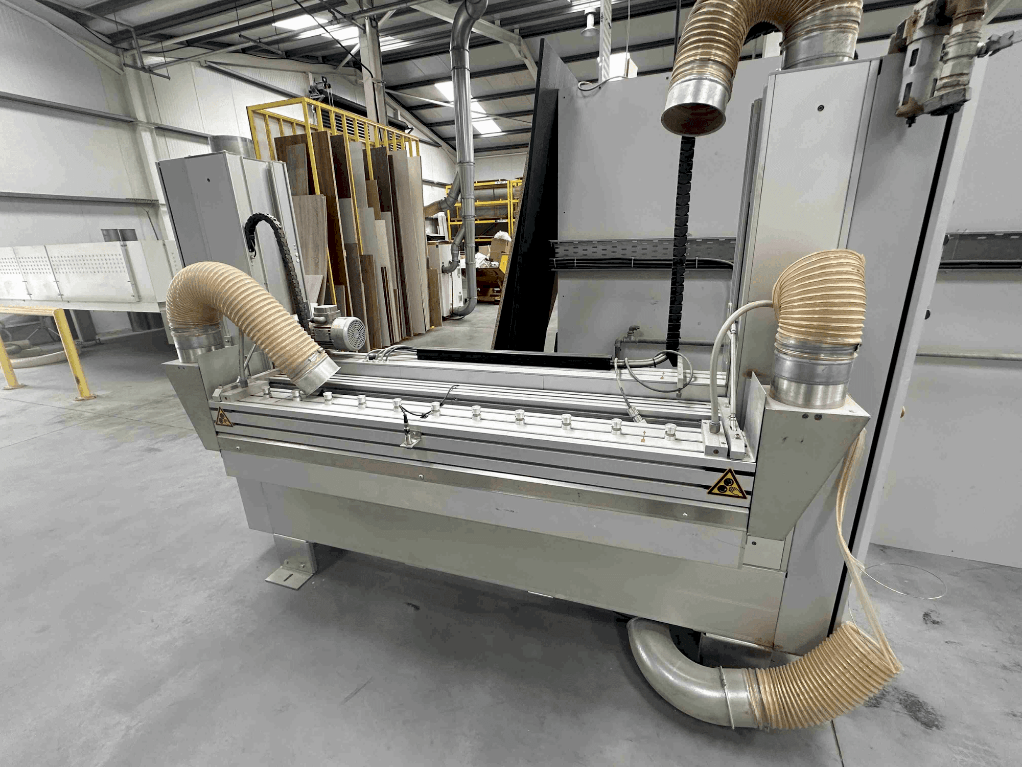 Frontansicht der WANDRES CF05/1500 Maschine