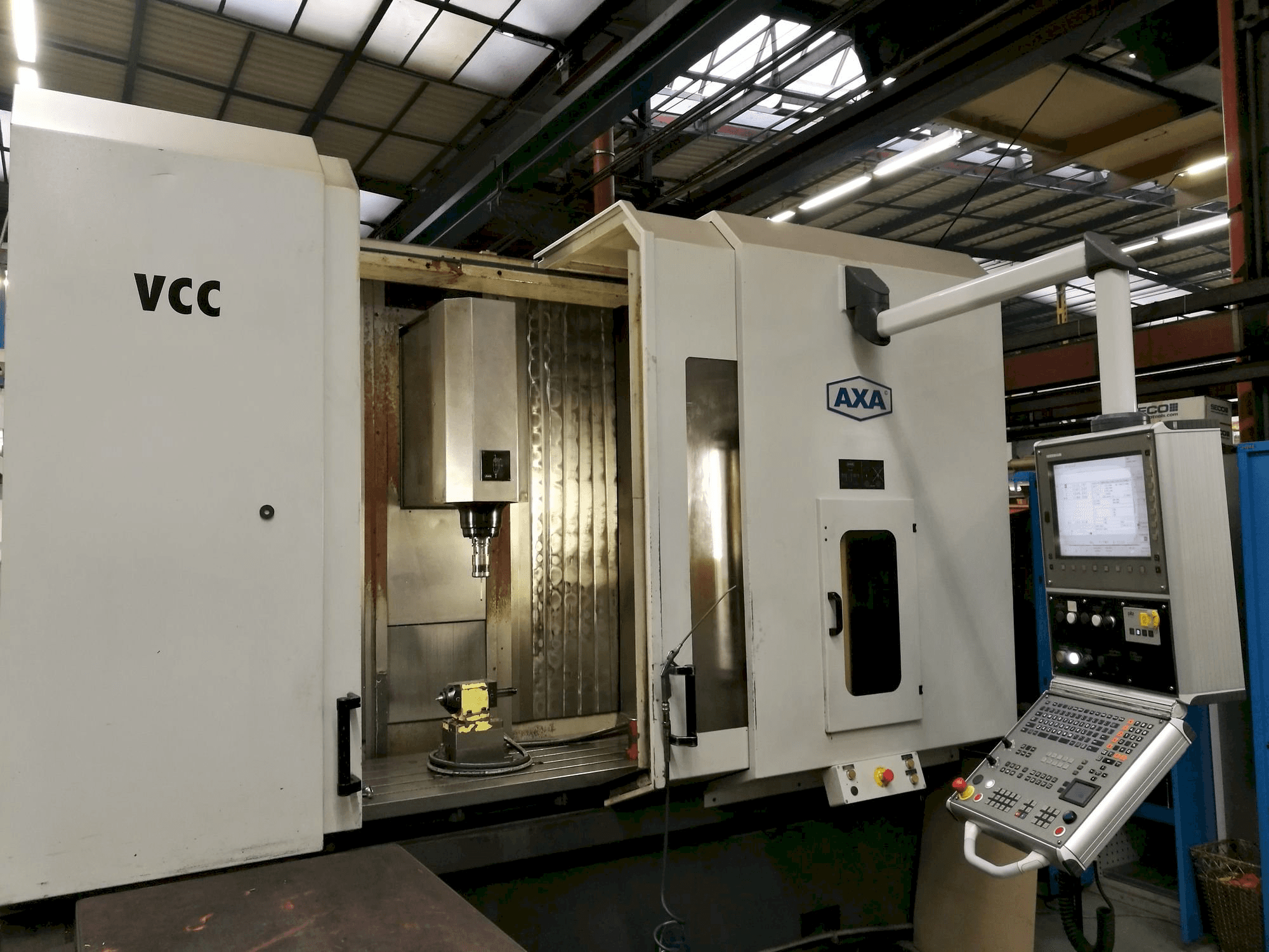 Frontansicht der AXA VCC 1200 Maschine