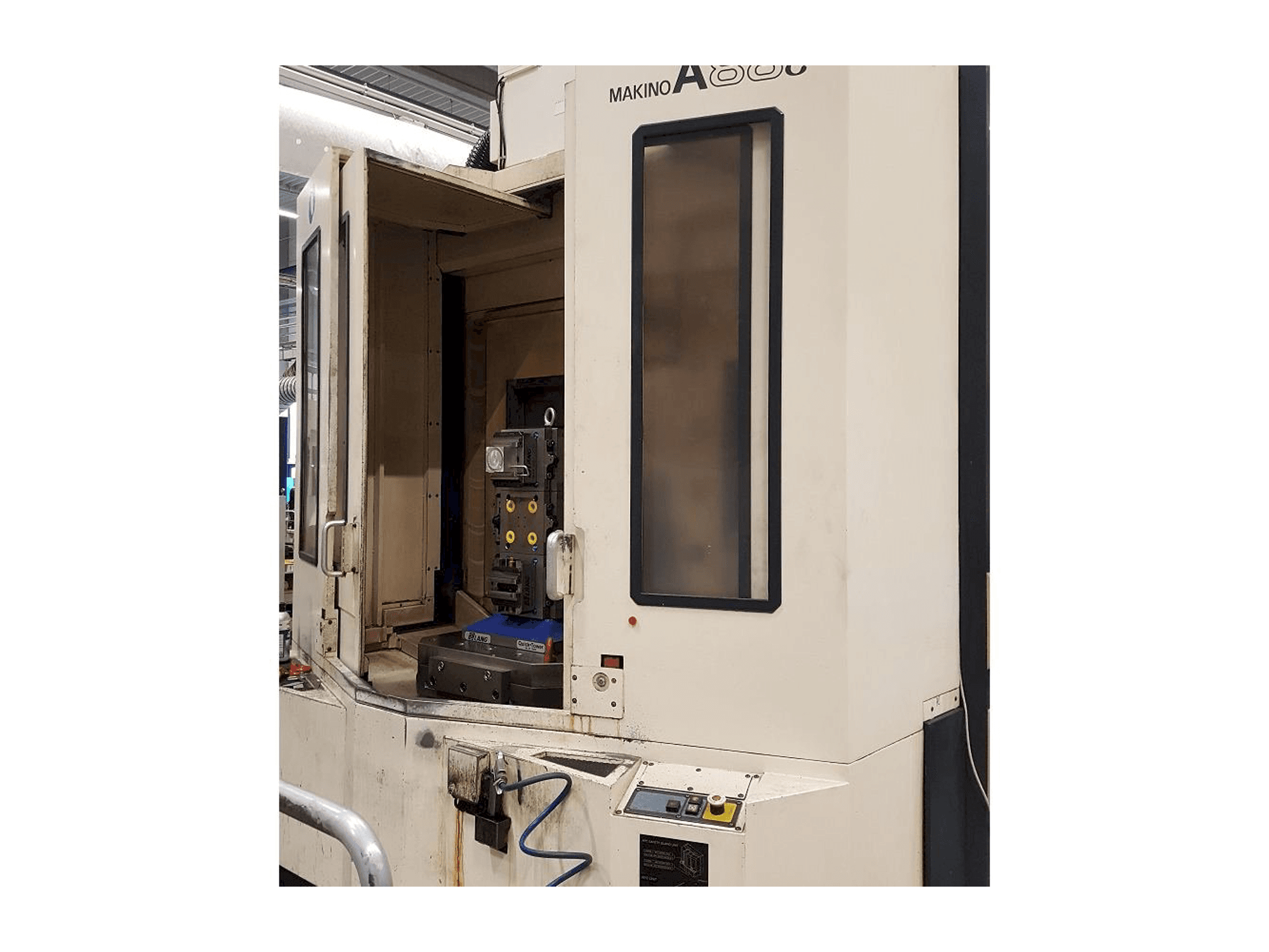 Frontansicht der Makino A88E Maschine