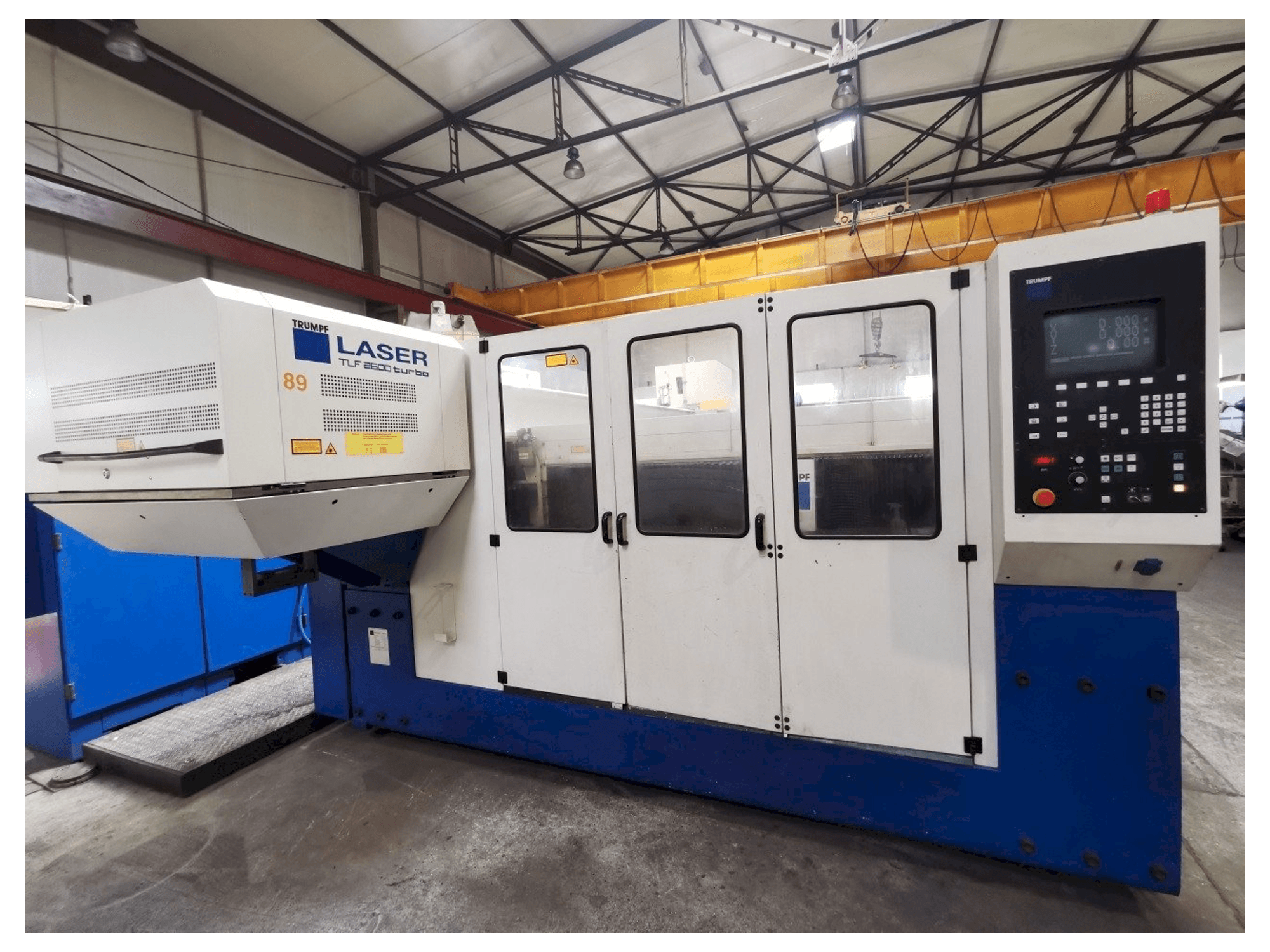 Frontansicht der Trumpf Trumatic L 4030 Maschine