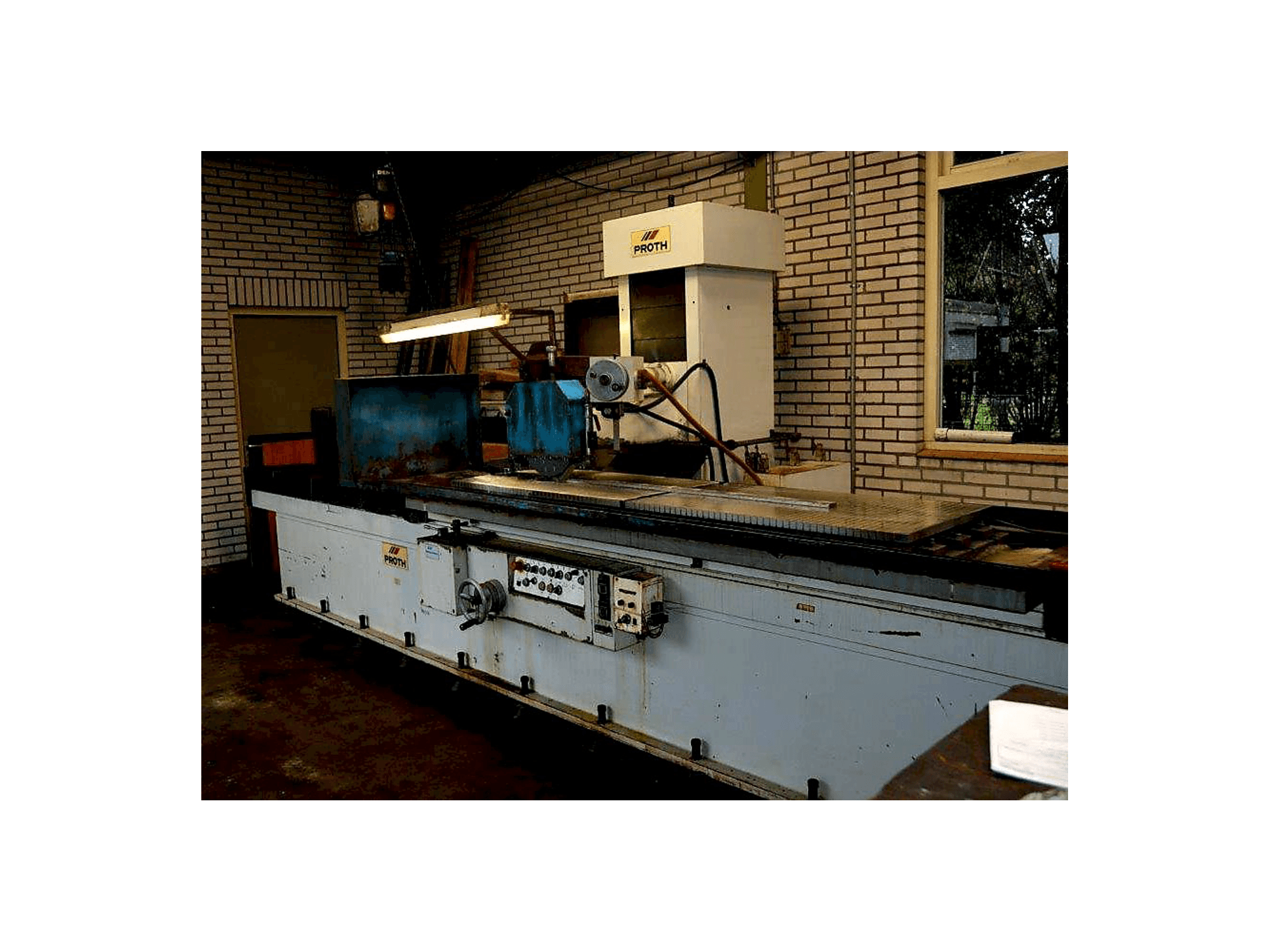 Rechte Ansicht der Proth PSGC-60220AHR Maschine