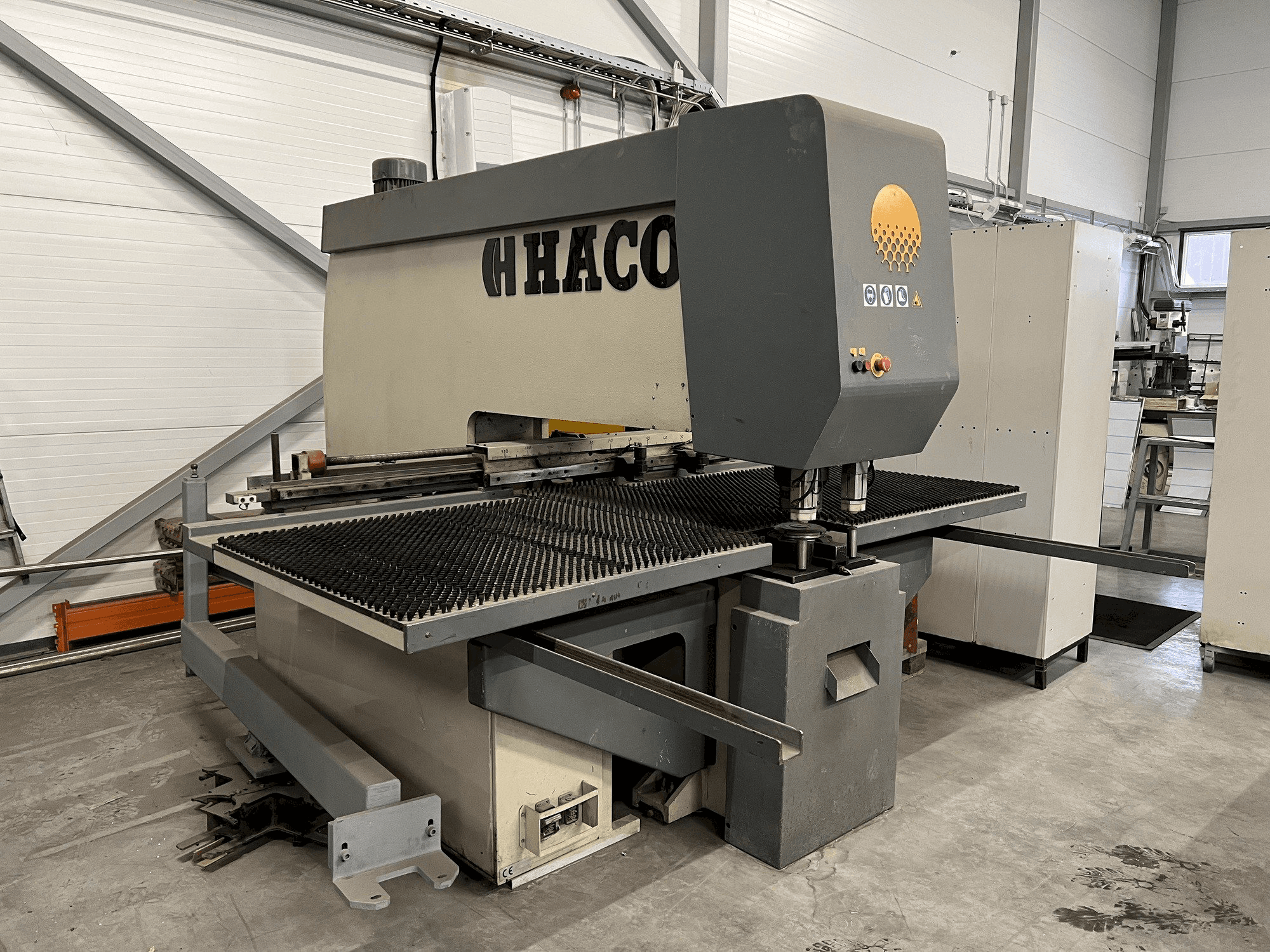 Frontansicht der HACO PM 310V-3 Maschine