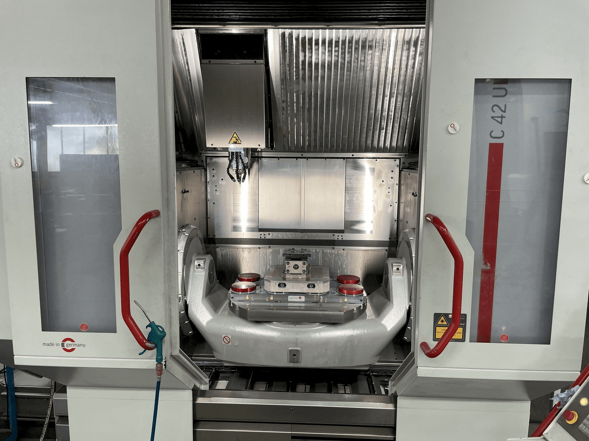 Frontansicht der HERMLE C 42 U Maschine