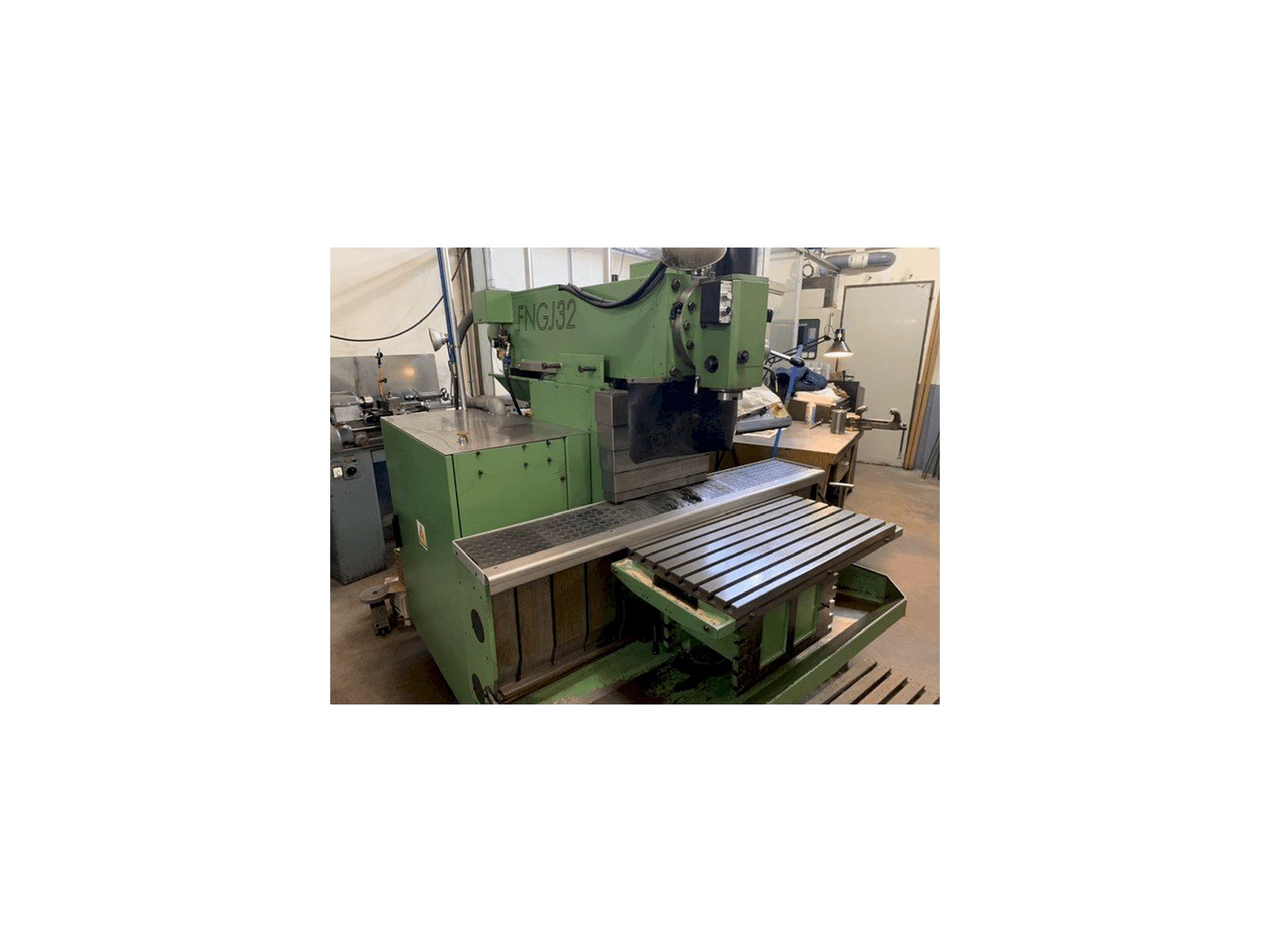 Frontansicht der INTOS FNGJ32 Maschine