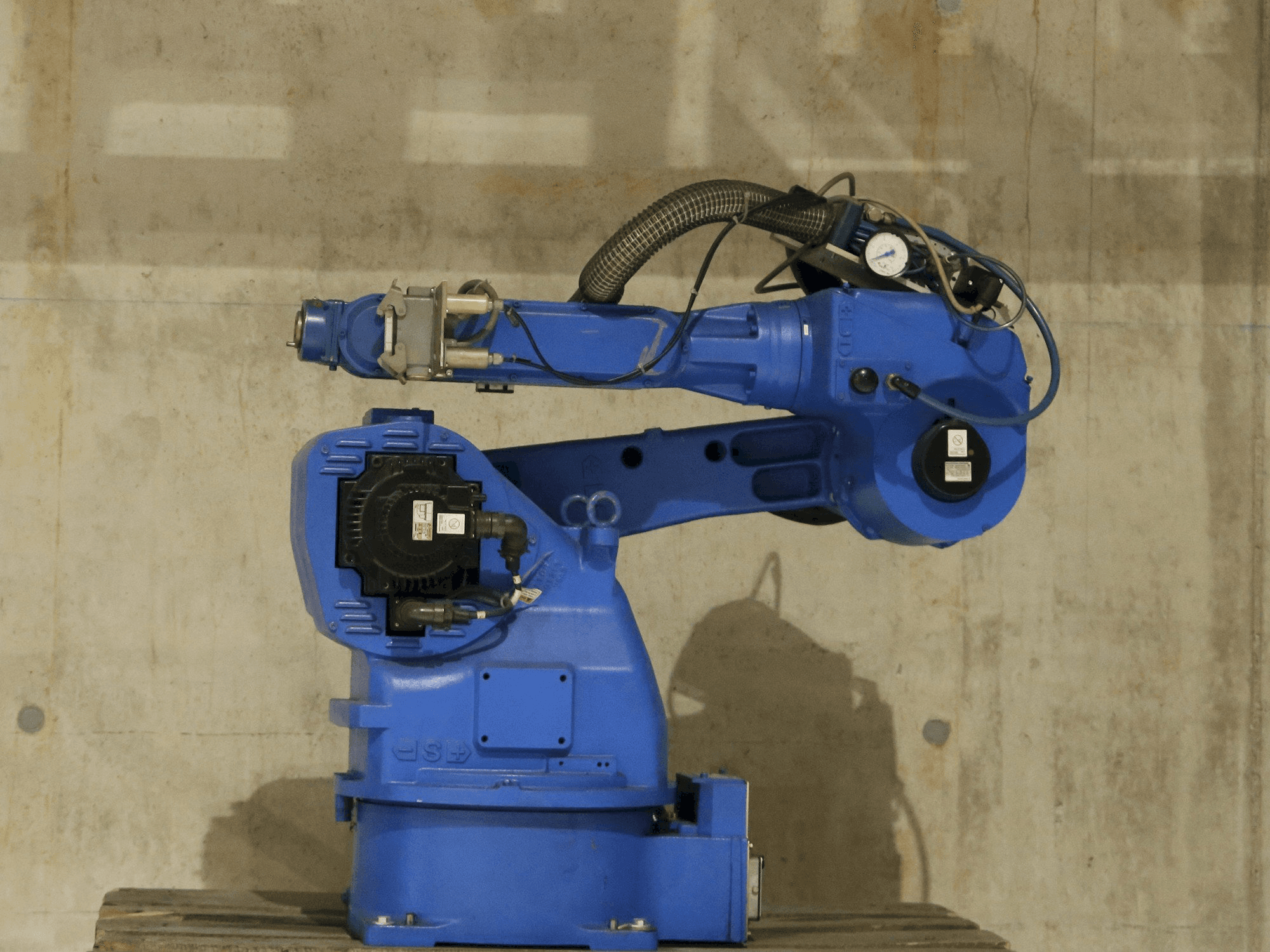 Linke Ansicht der Yaskawa Motoman UP20 Maschine