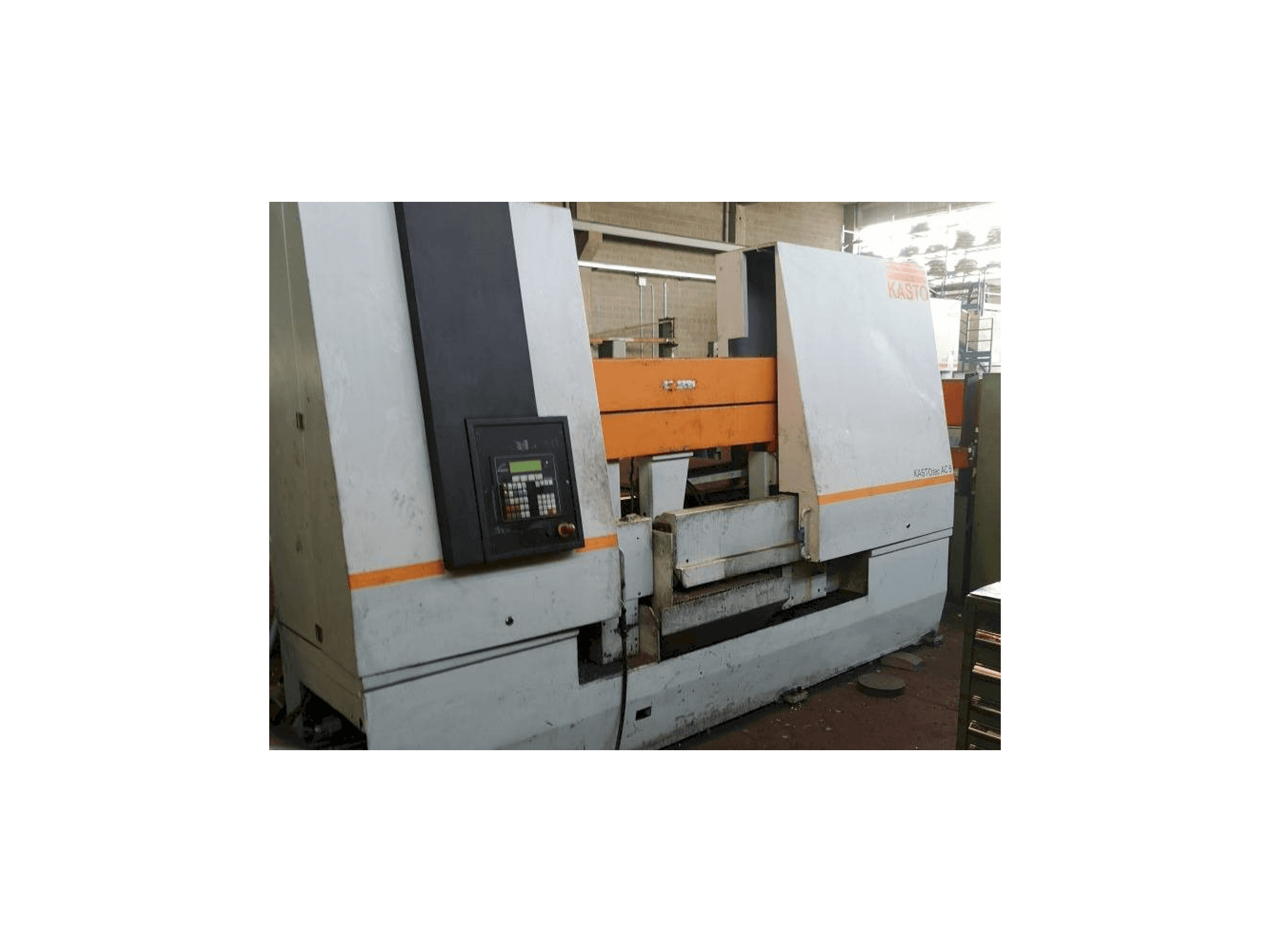 Linke Seitenansicht der KASTO AC5 Maschine