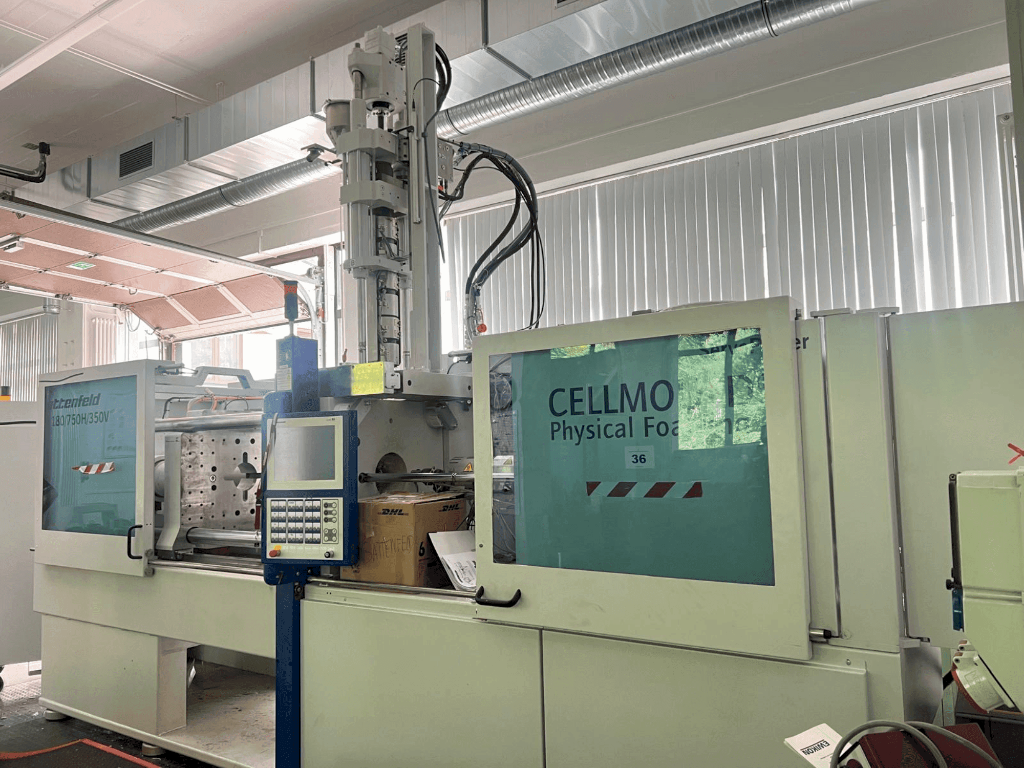 Frontansicht der WITTMANN Battenfeld HM 180/750H/350V Maschine