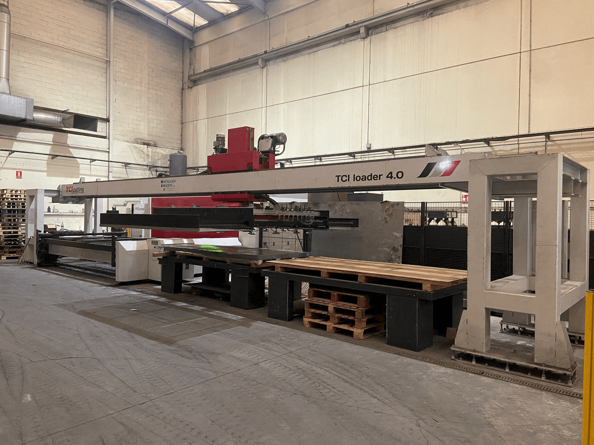 Frontansicht der TCI Smartline Fiber 4020 Maschine