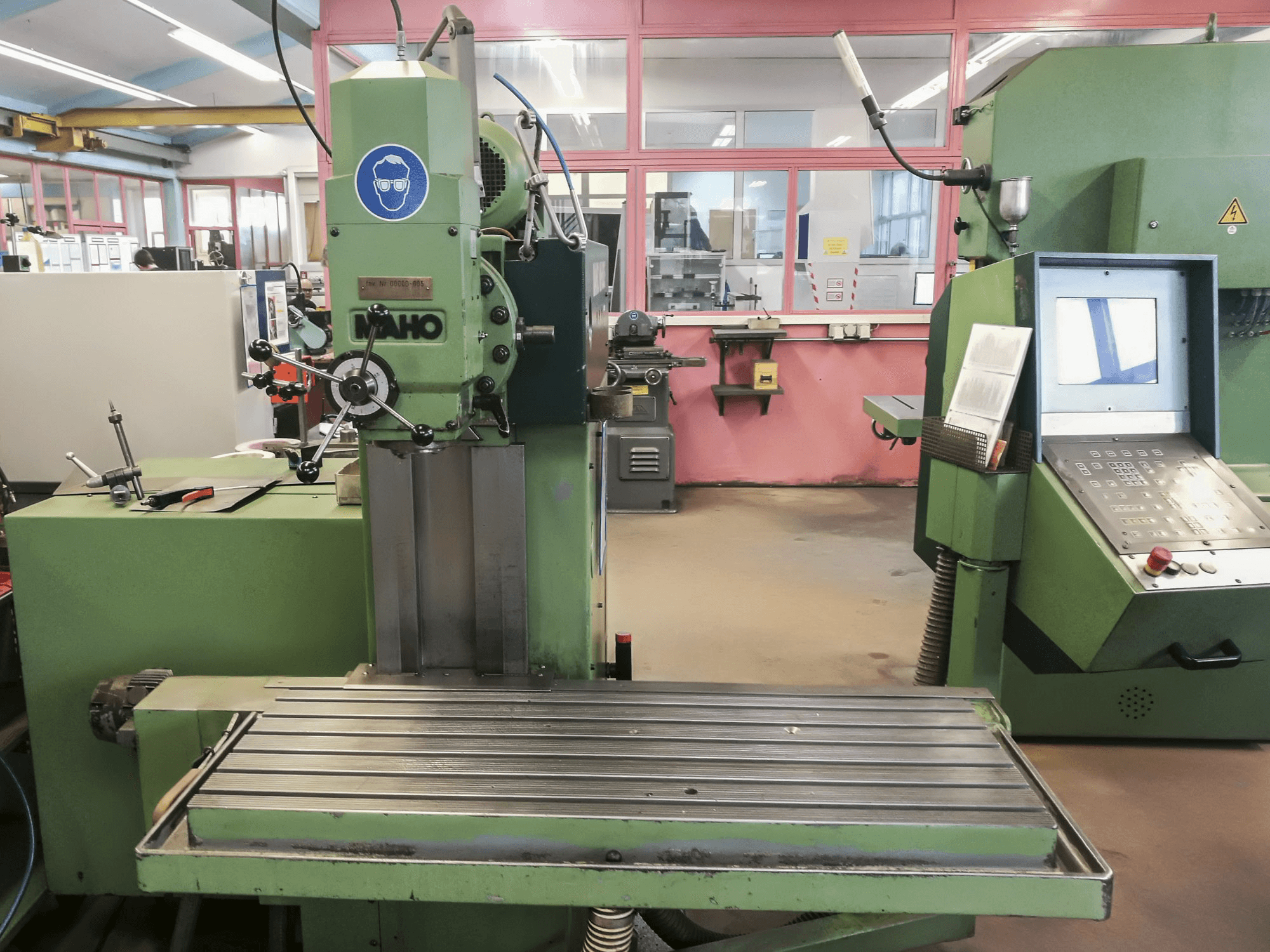 Frontansicht der Maho MH 600 E Maschine