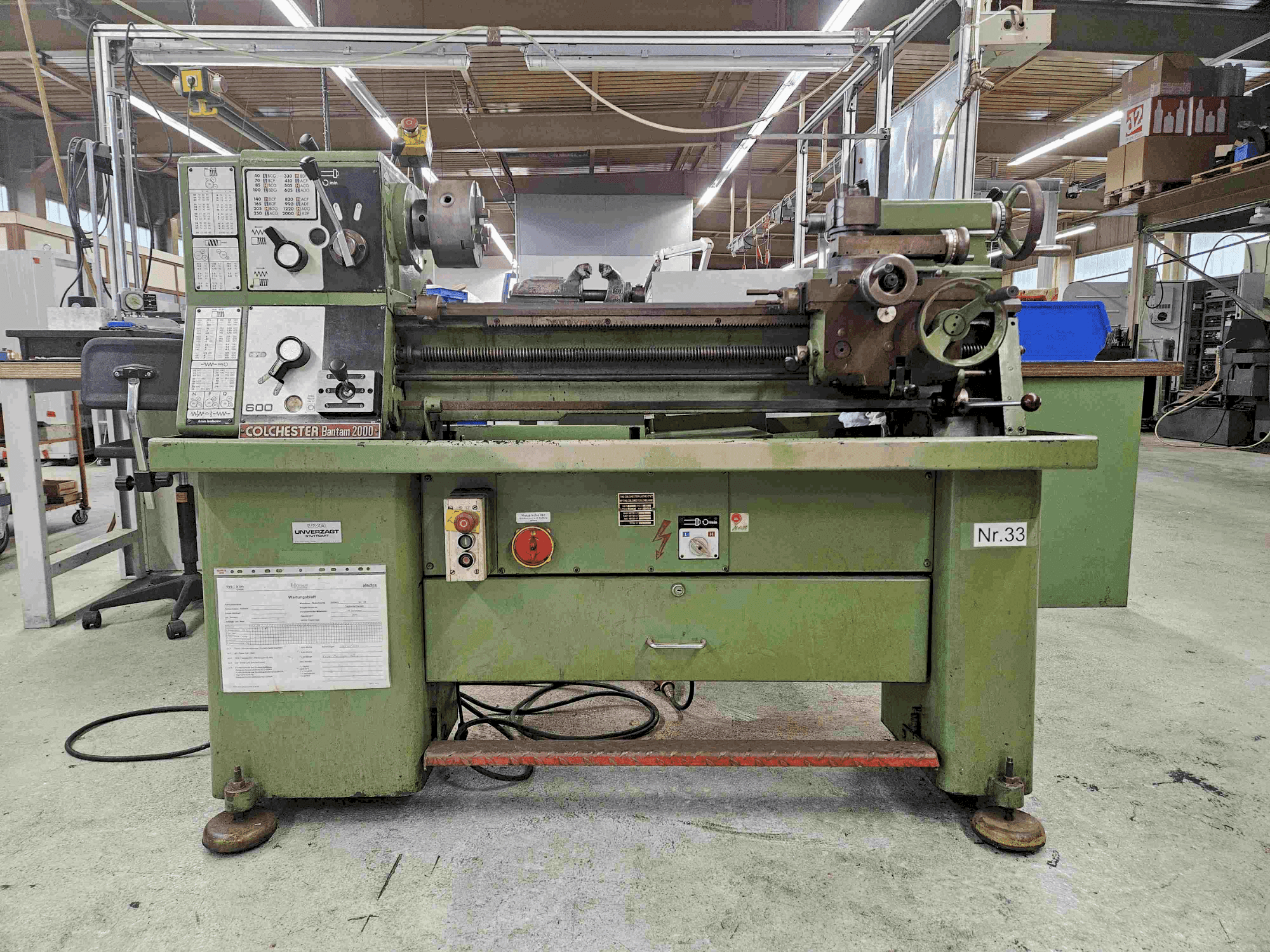 Frontansicht der Colchester Bantam 2000 Maschine