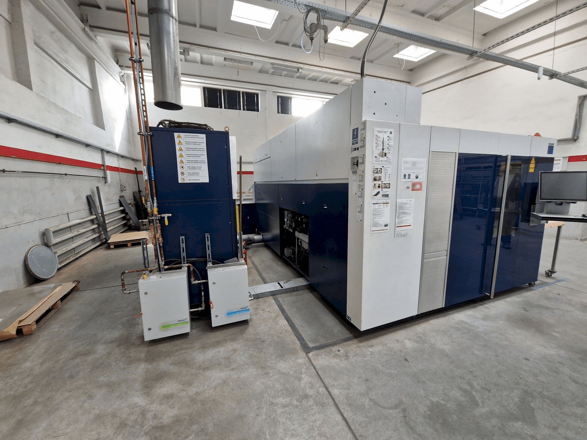 Frontansicht der Trumpf TruLaser 3030 Fiber Maschine