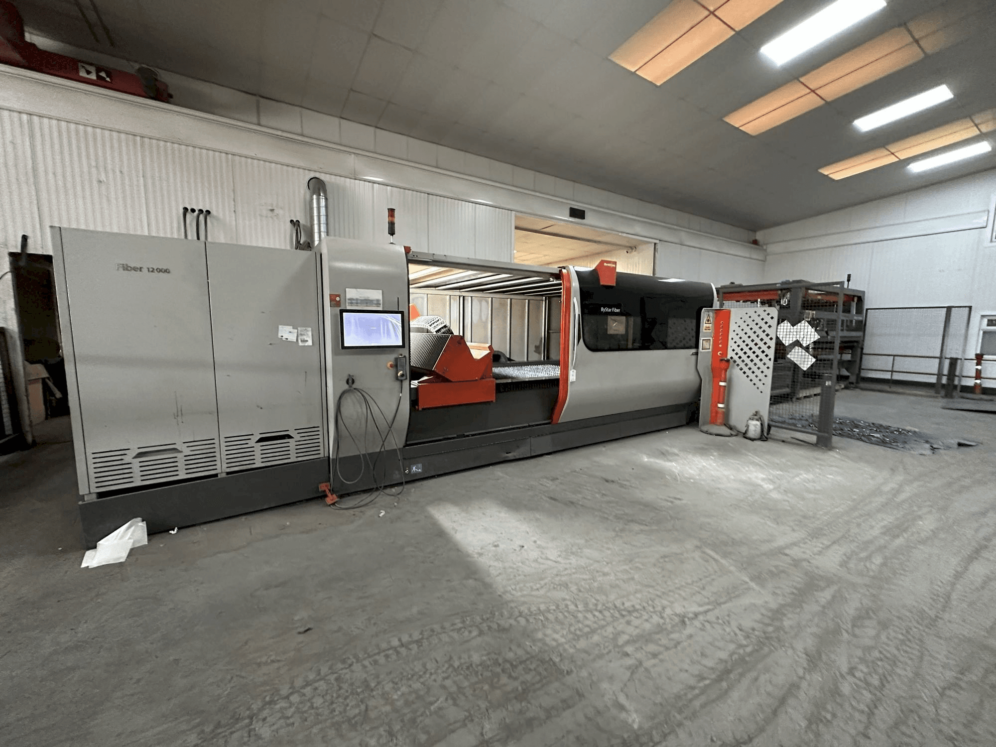 Frontansicht der Bystronic Bystar 3015 12KW Fiber Maschine