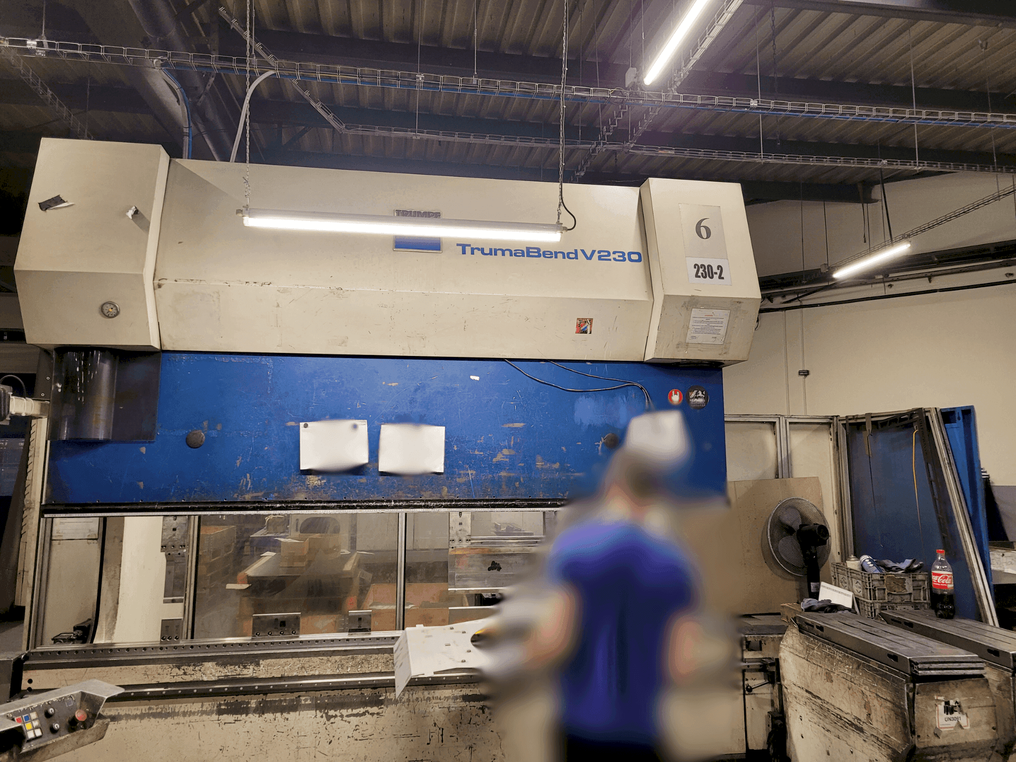 Frontansicht der TRUMPF Trumabend V230 Maschine