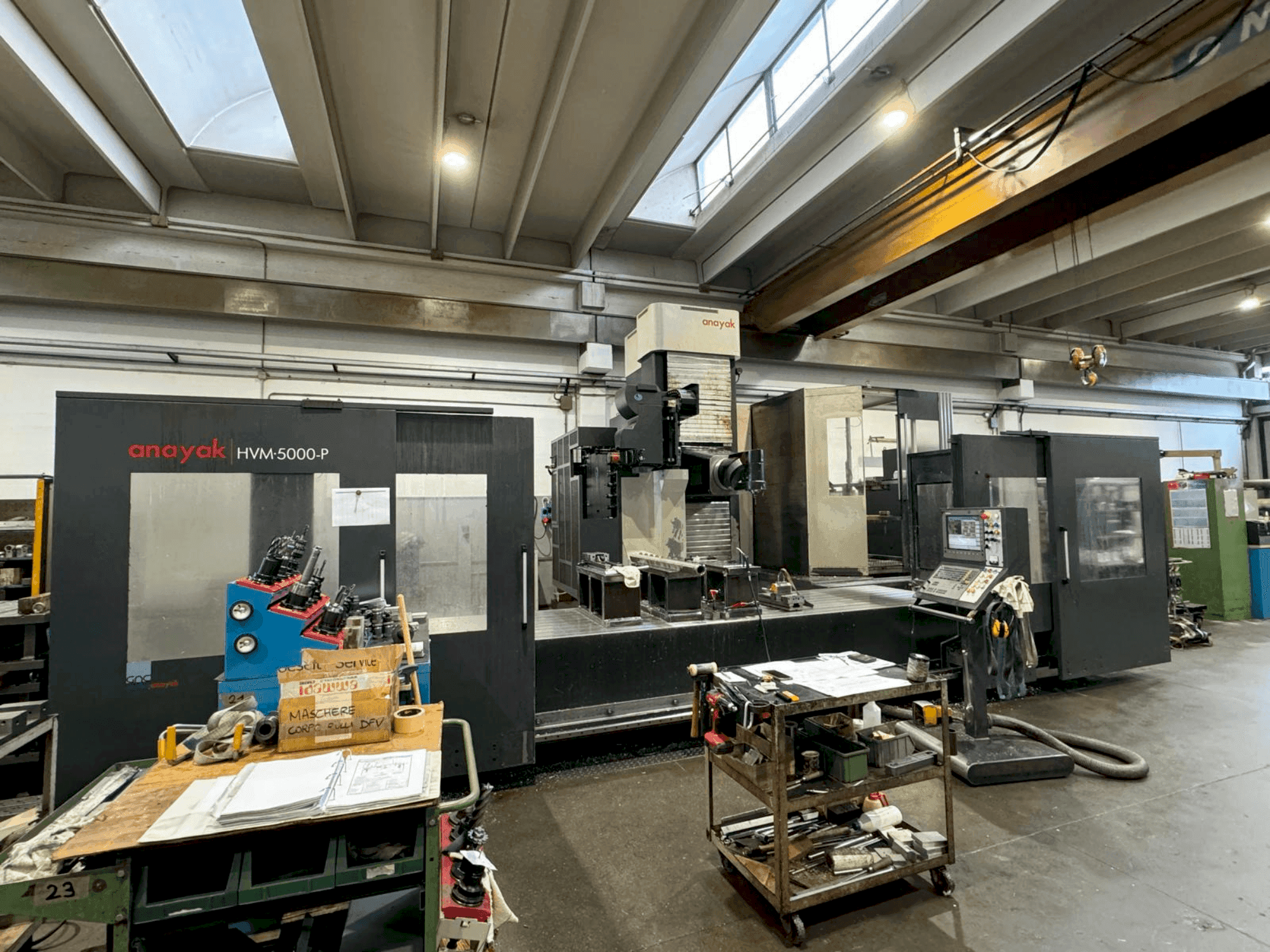 Frontansicht der ANAYAK HVM 5000P Maschine