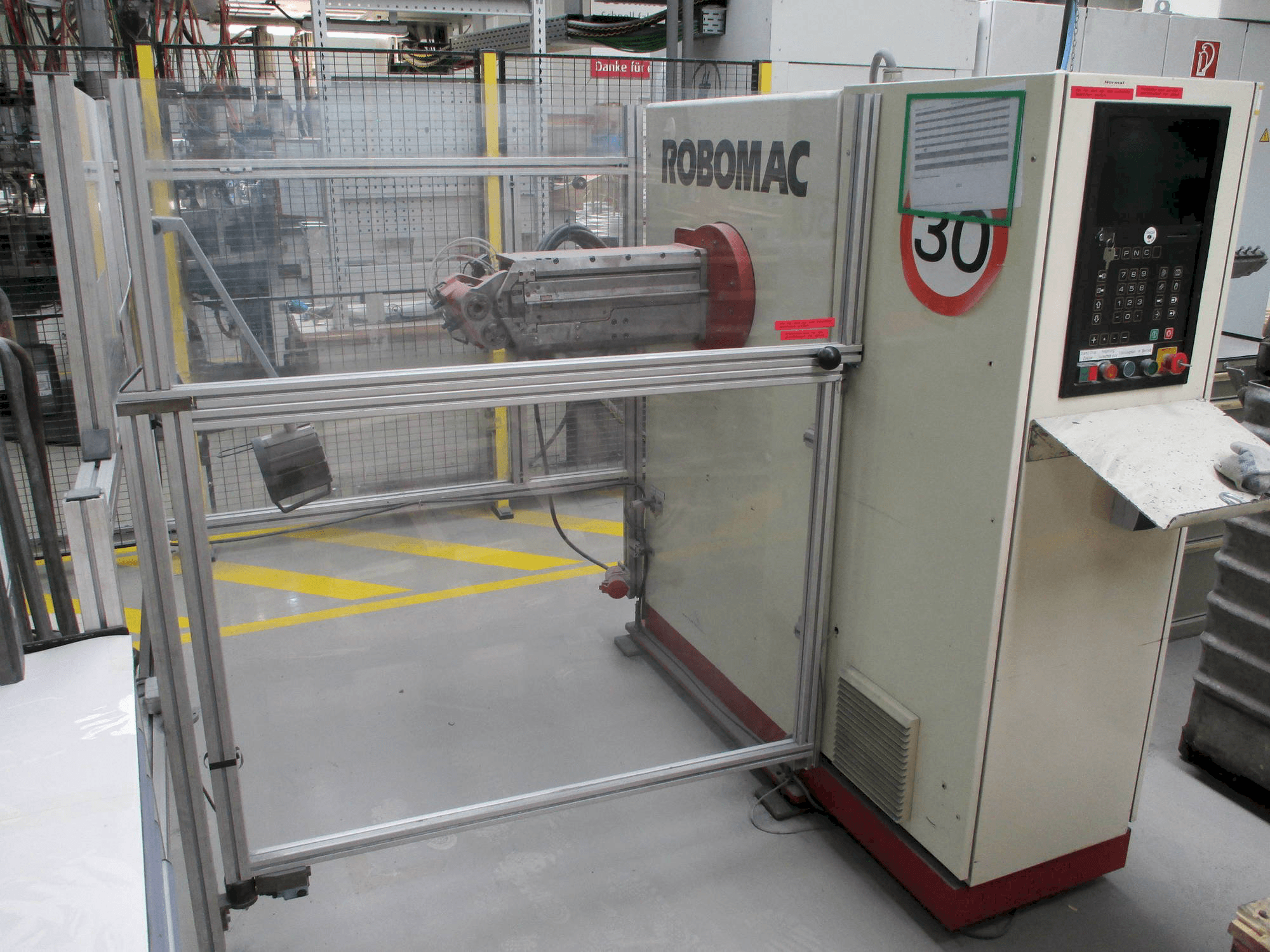 Frontansicht der Numalliance/Latour Robomac 206 Maschine