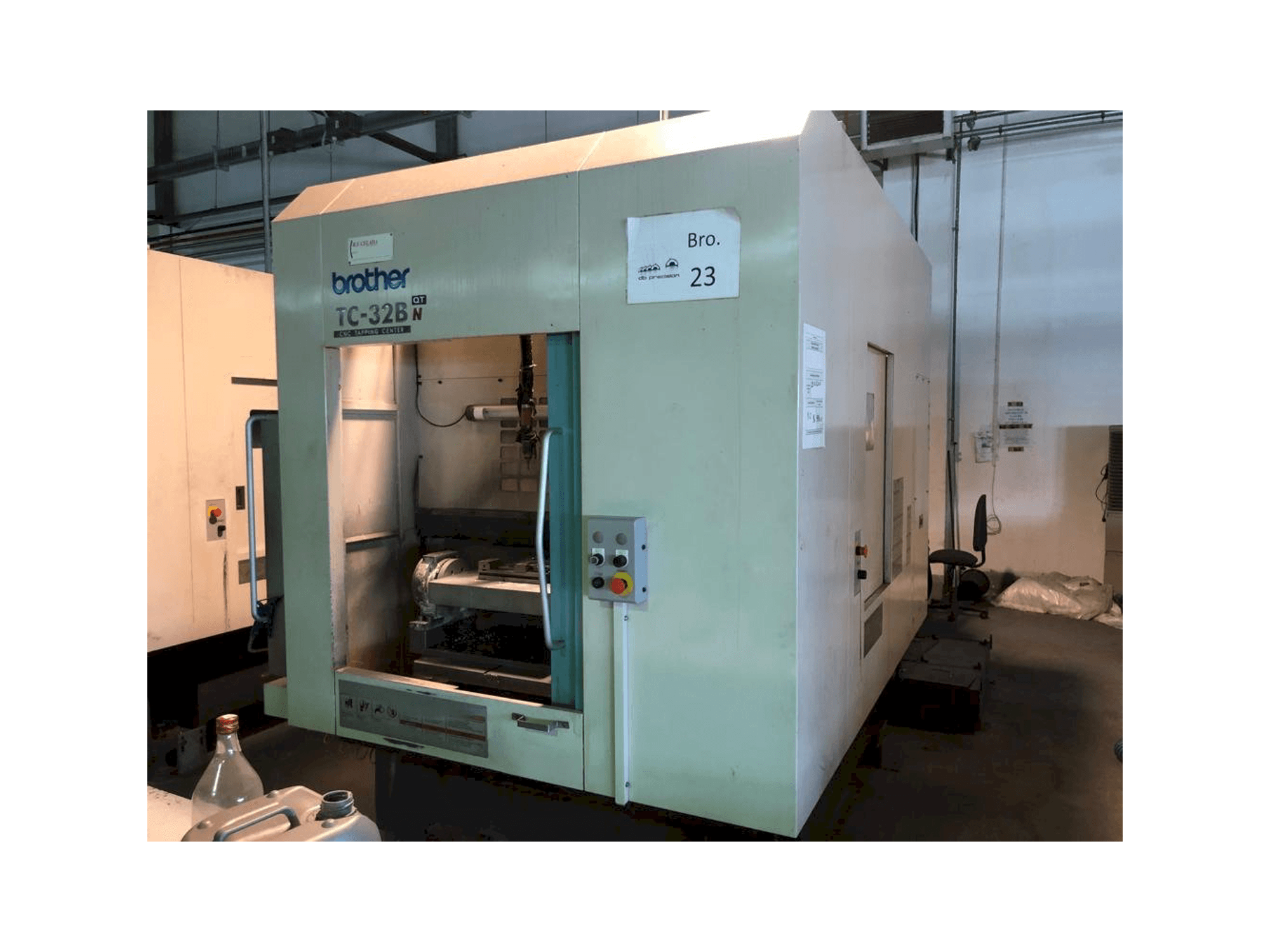 Frontansicht der Brother TC 32B Maschine