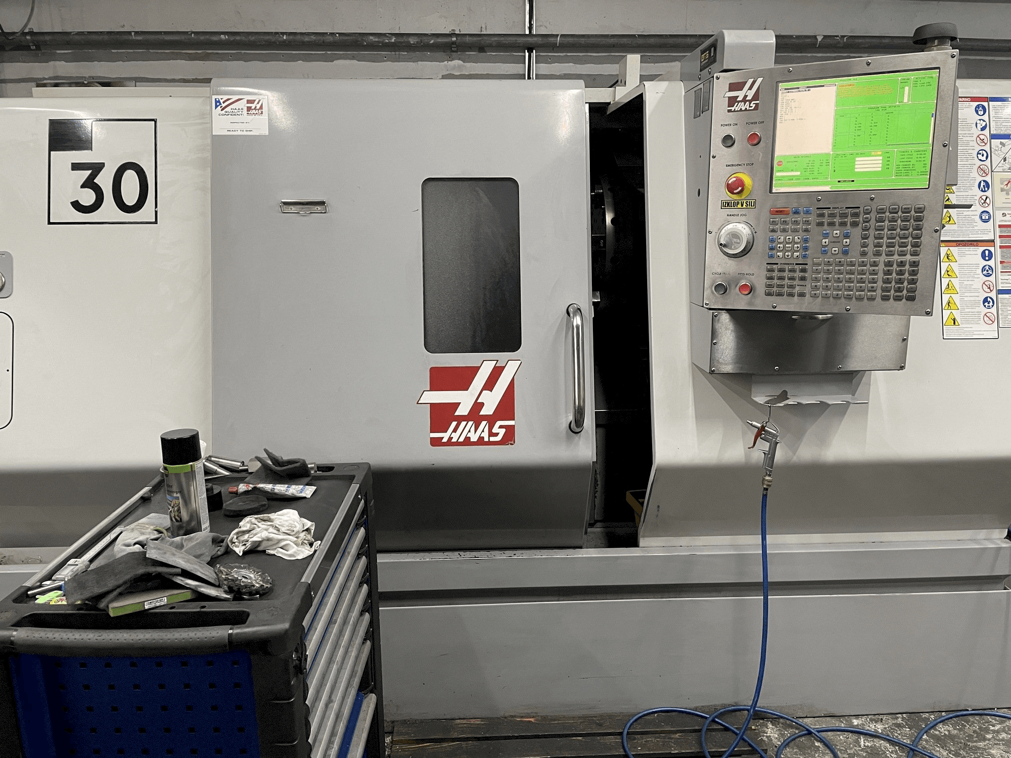 Frontansicht der HAAS SL-30 Maschine