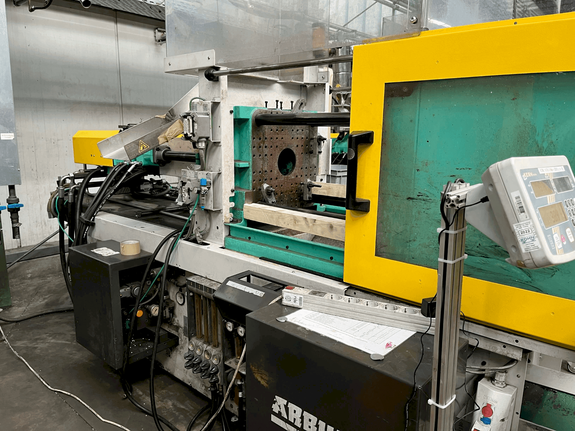 Frontansicht der Arburg Allrounder 320-50 C Maschine