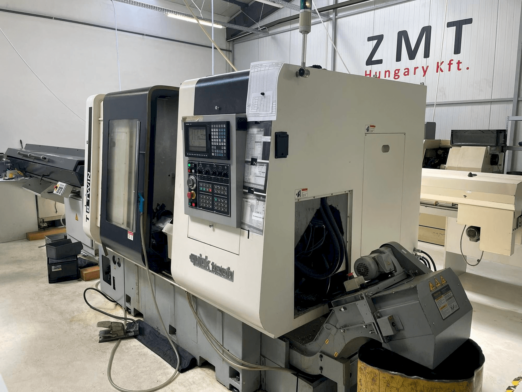 Frontansicht der Quick-Tech T8 Twin Maschine