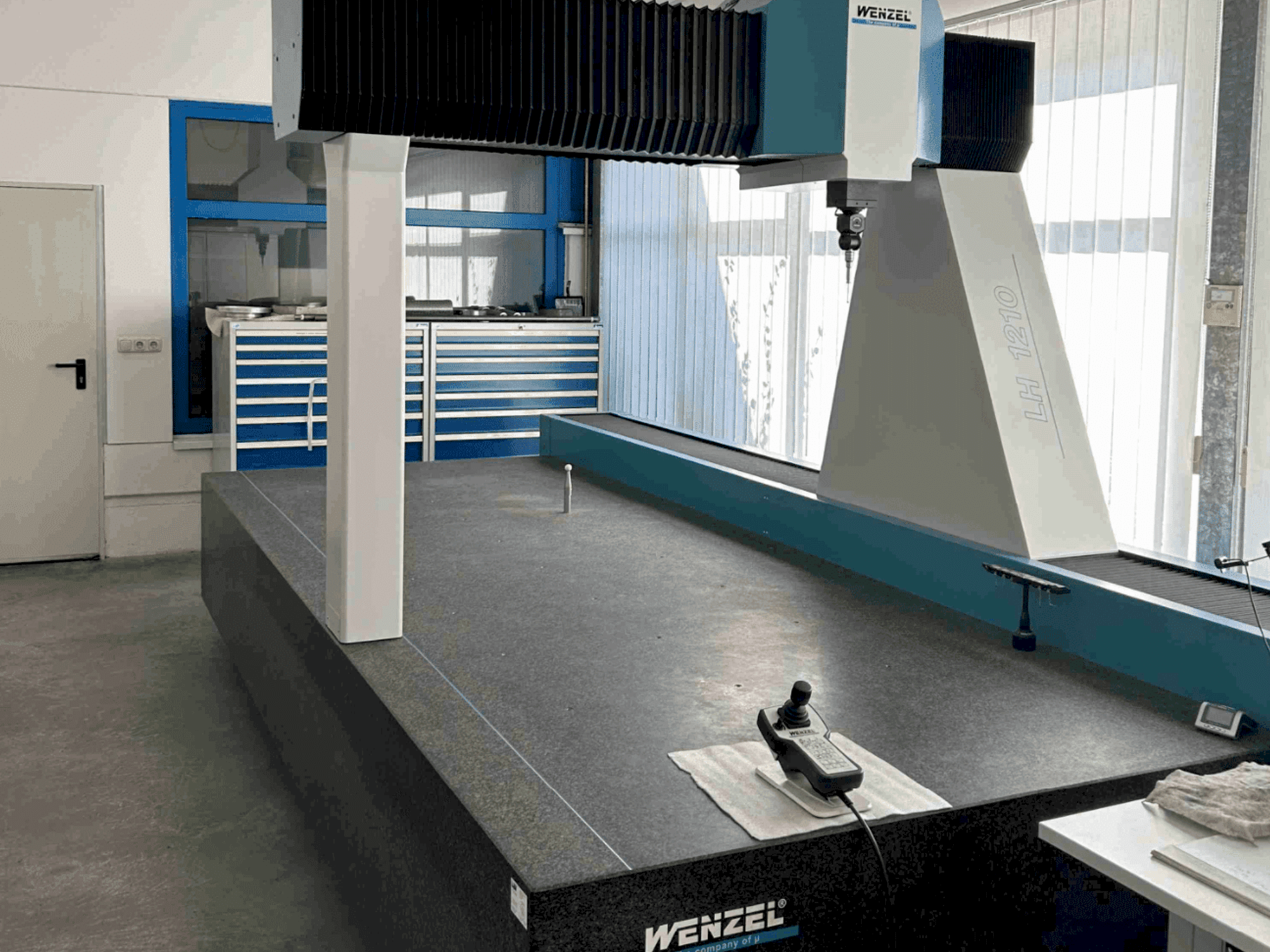 Frontansicht der Wenzel LH 1210 Maschine