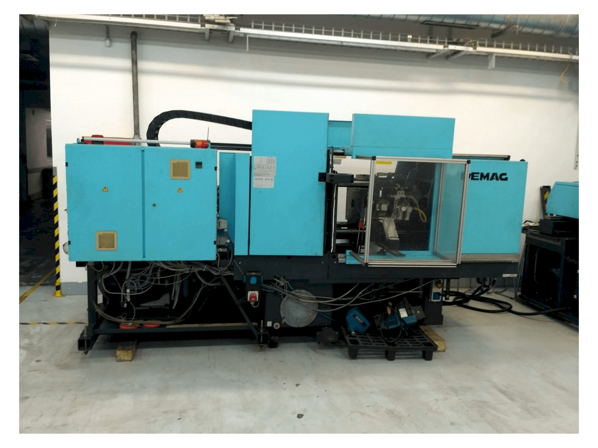 Frontansicht der DEMAG Ergotech Concept 800-200 Maschine