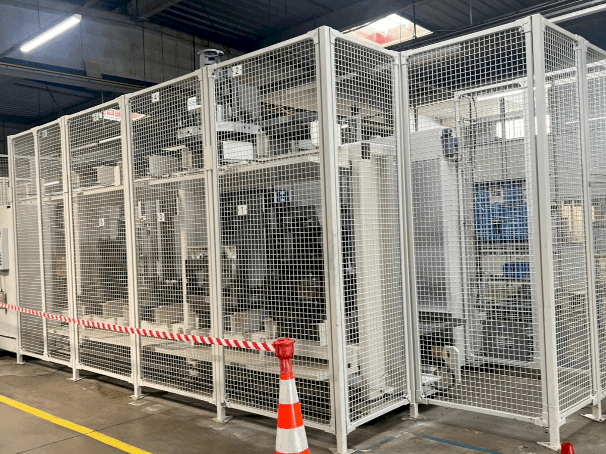 Frontansicht der HELLER MCH 250 Maschine