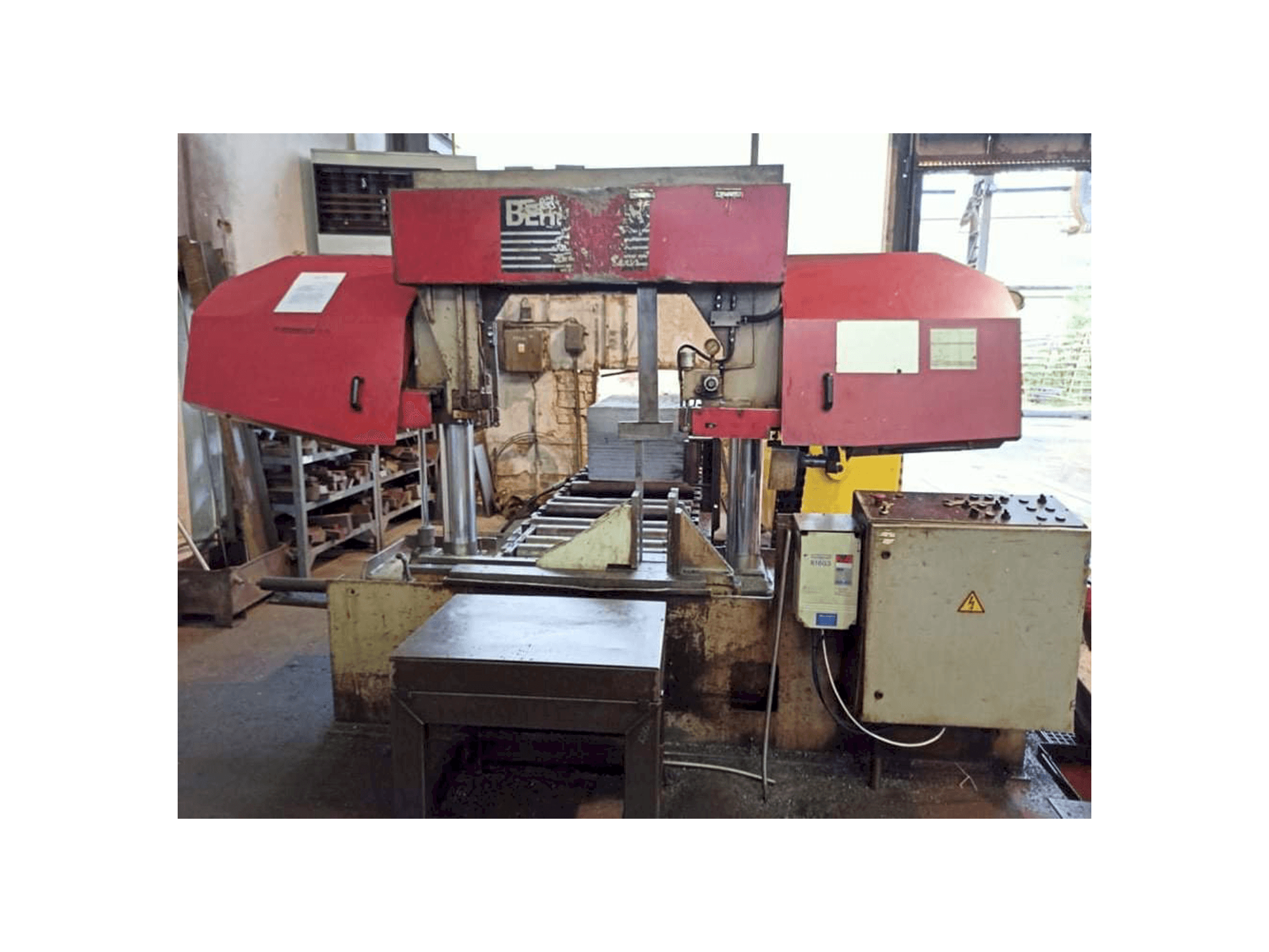 Frontansicht der Behringer HBP 530 Maschine