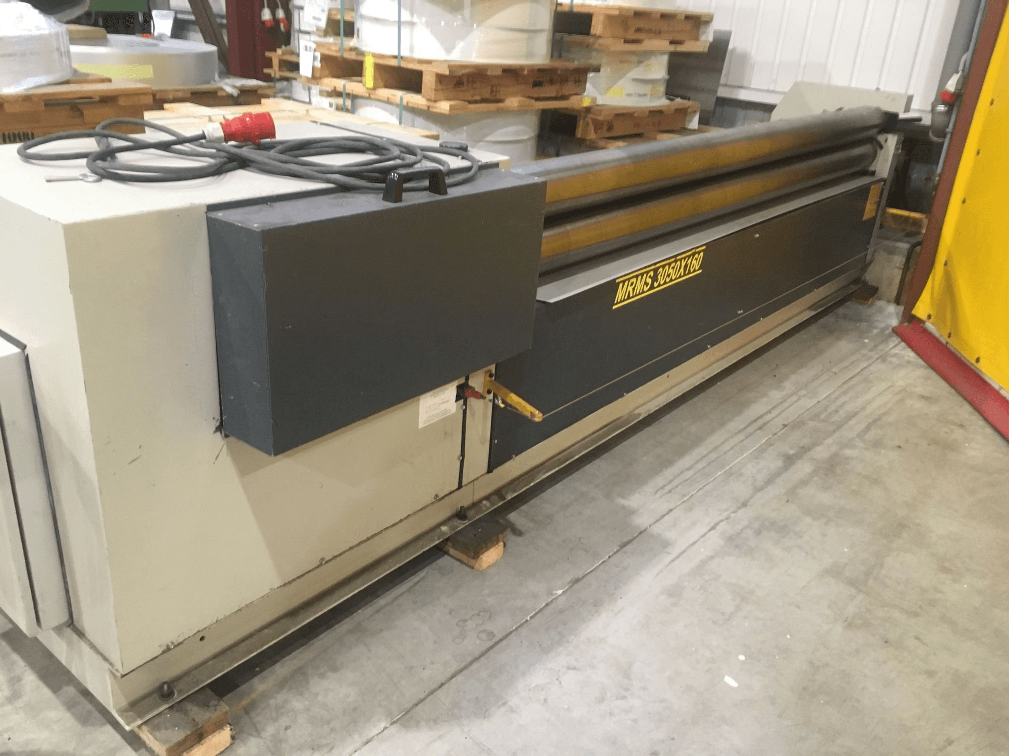 Frontansicht der Sahinler MRM-S 3050X160 Maschine