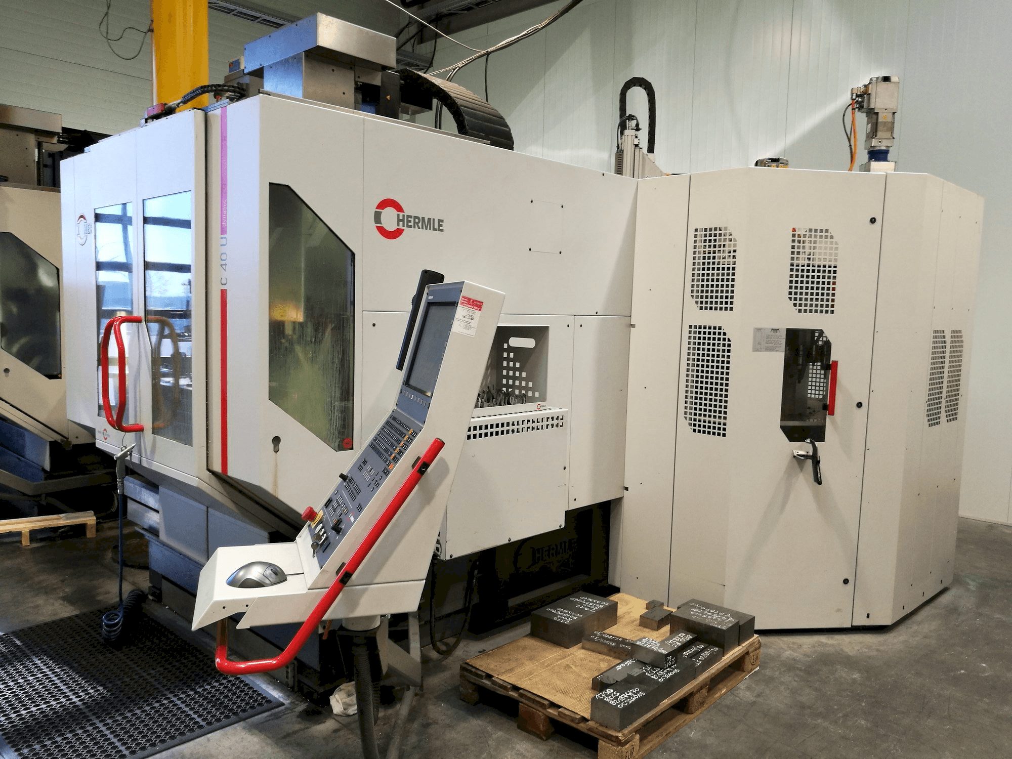 Frontansicht der HERMLE C40U dynamic Maschine