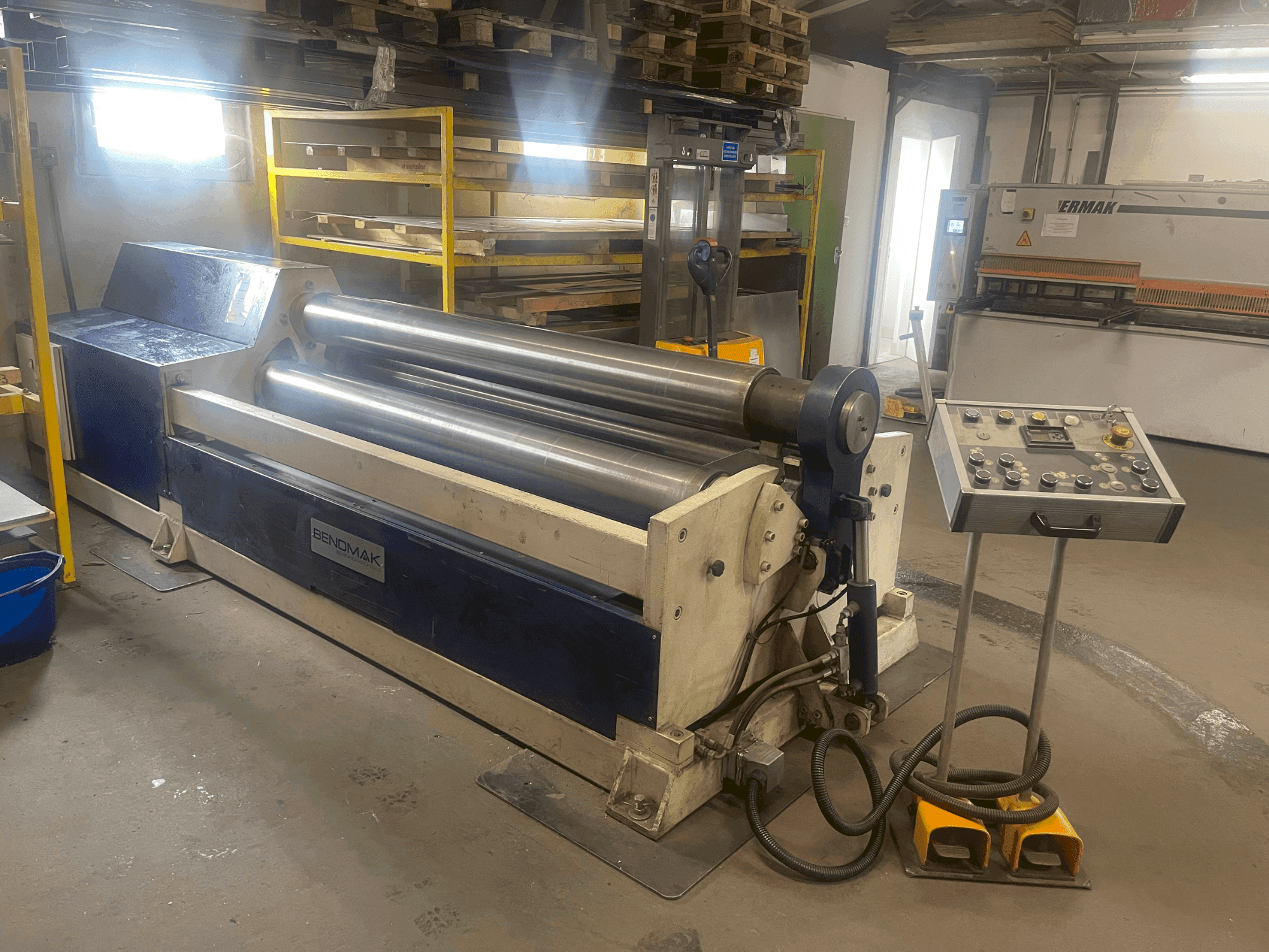 Frontansicht der BENDMAK CY3R-HS 20/08 Maschine