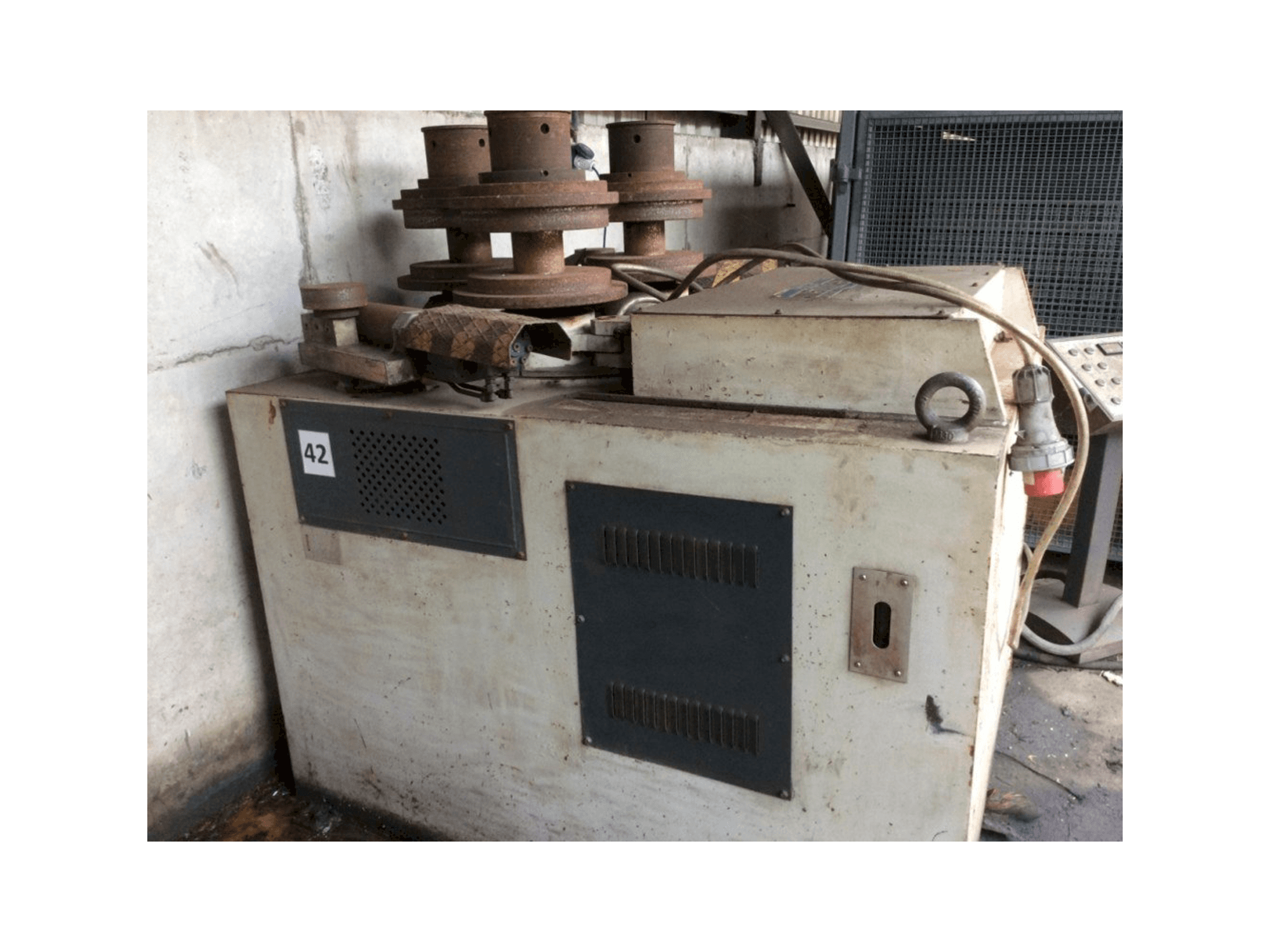 Frontansicht der Sahinler HPK-120 Maschine