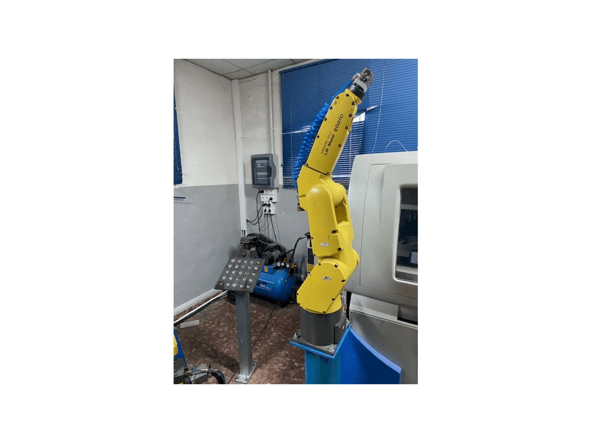 Frontansicht der FANUC LR MATE 200 ic Maschine